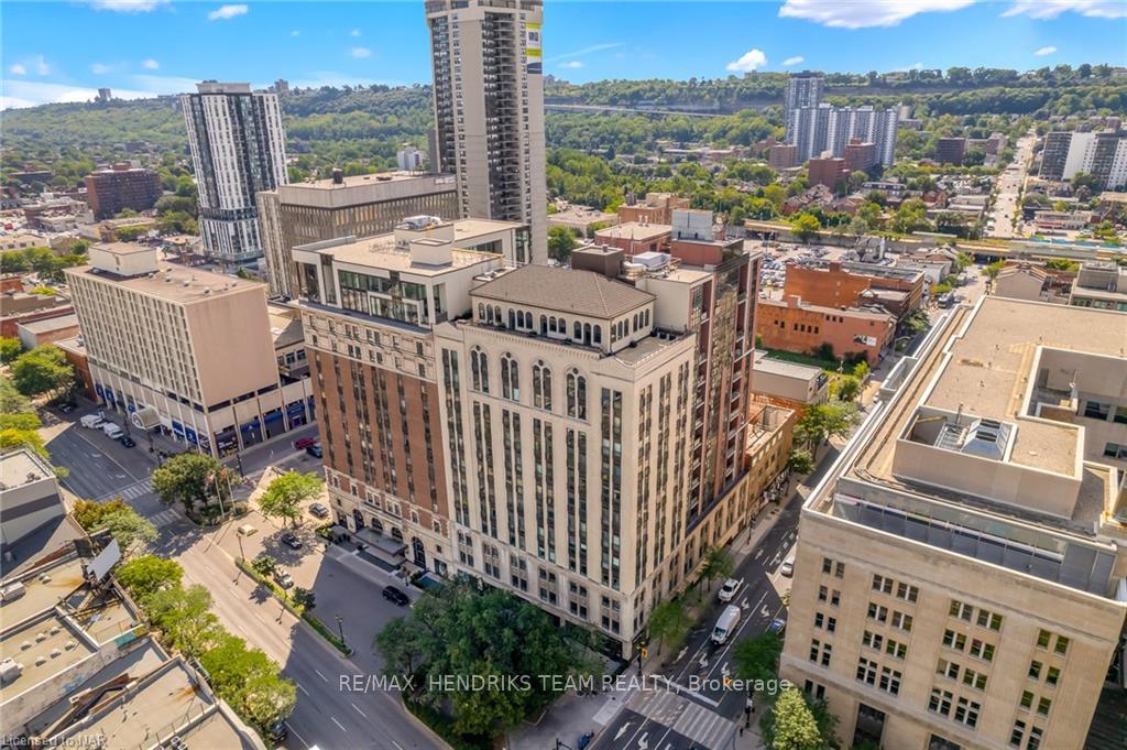 2 Bedrooms Condo at 112 KING, Hamilton For sale
