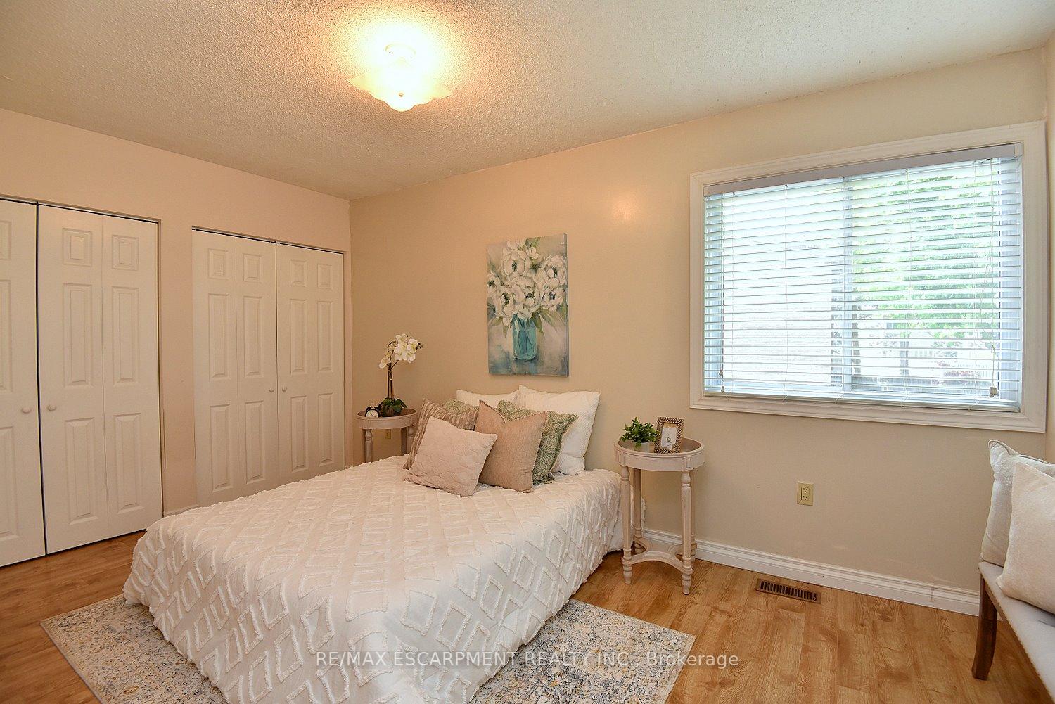 4 Bedrooms Condo at 250 Magnolia, Hamilton For sale