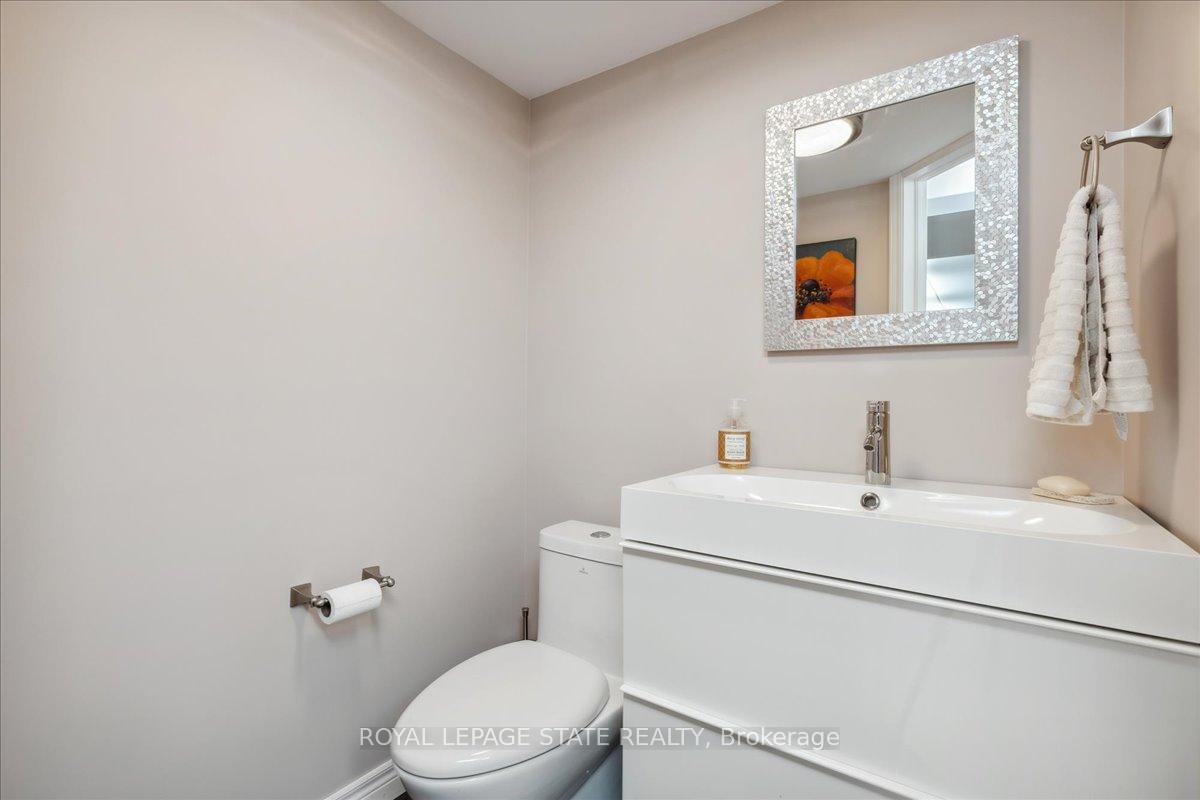 2 Bedrooms Condo at 484 Millen,  Hamilton For sale