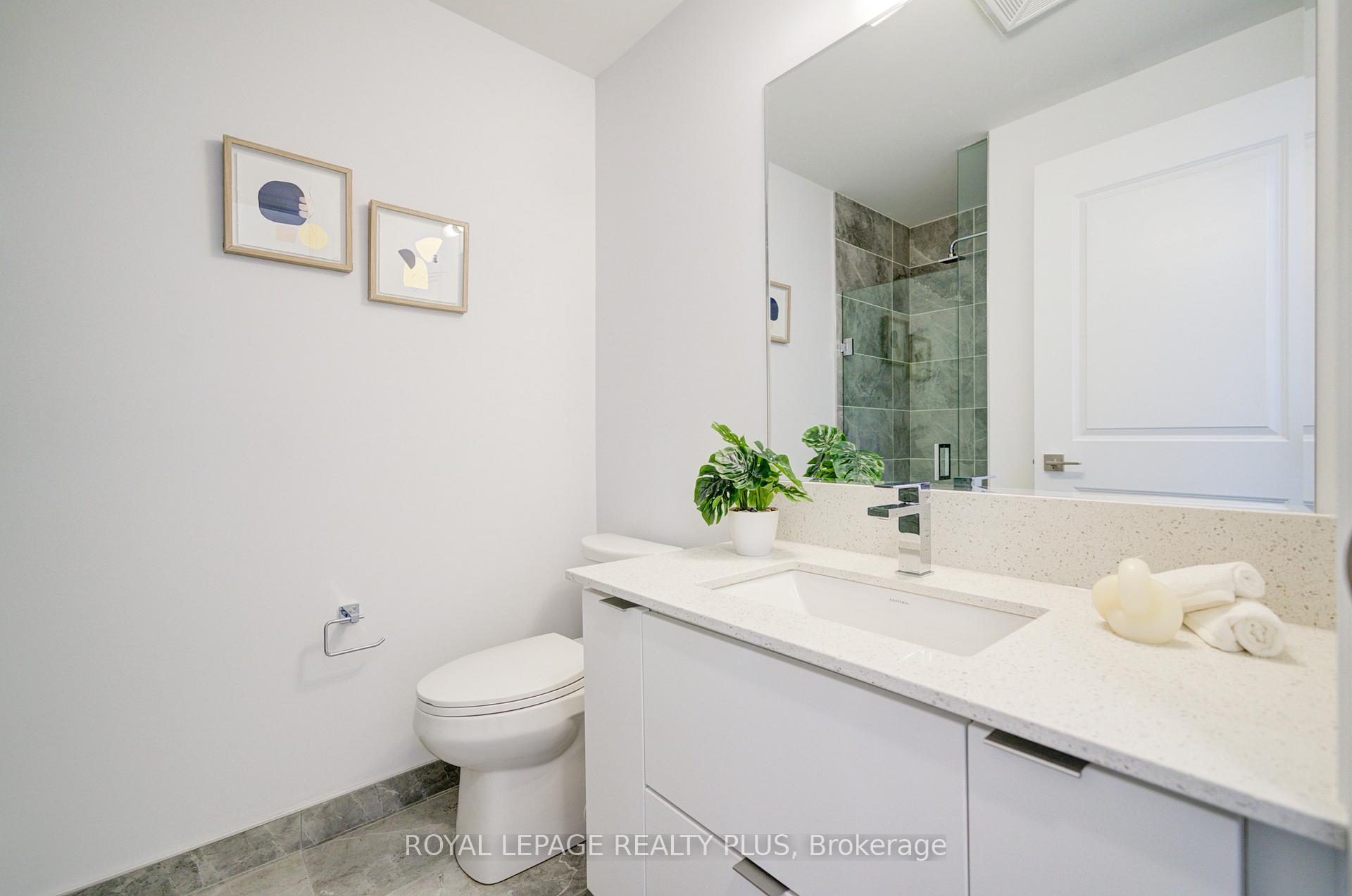 2 Bedrooms Condo at 30 Elm, Mississauga For sale