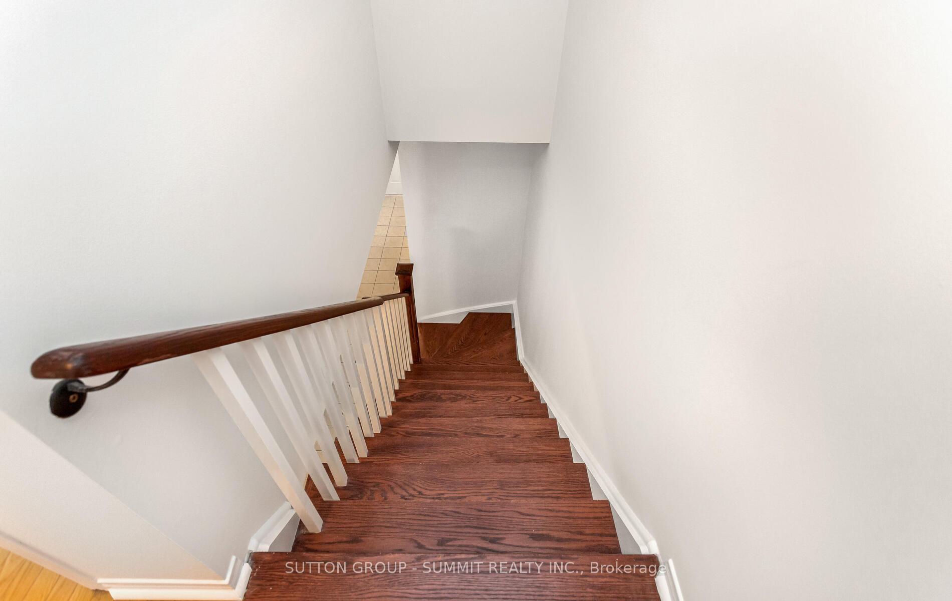 3 Bedrooms Condo at 550 Steddick, Mississauga For sale