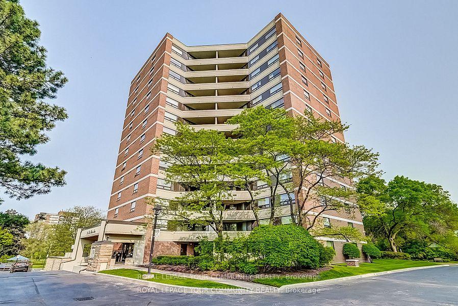 2 Bedrooms Condo at 95 La Rose, Toronto For sale