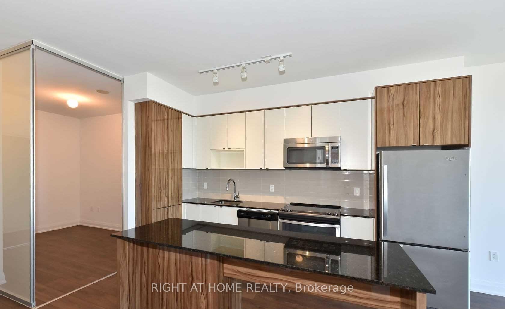 2 Bedrooms Condo at 9 Valhalla Inn, Toronto For sale