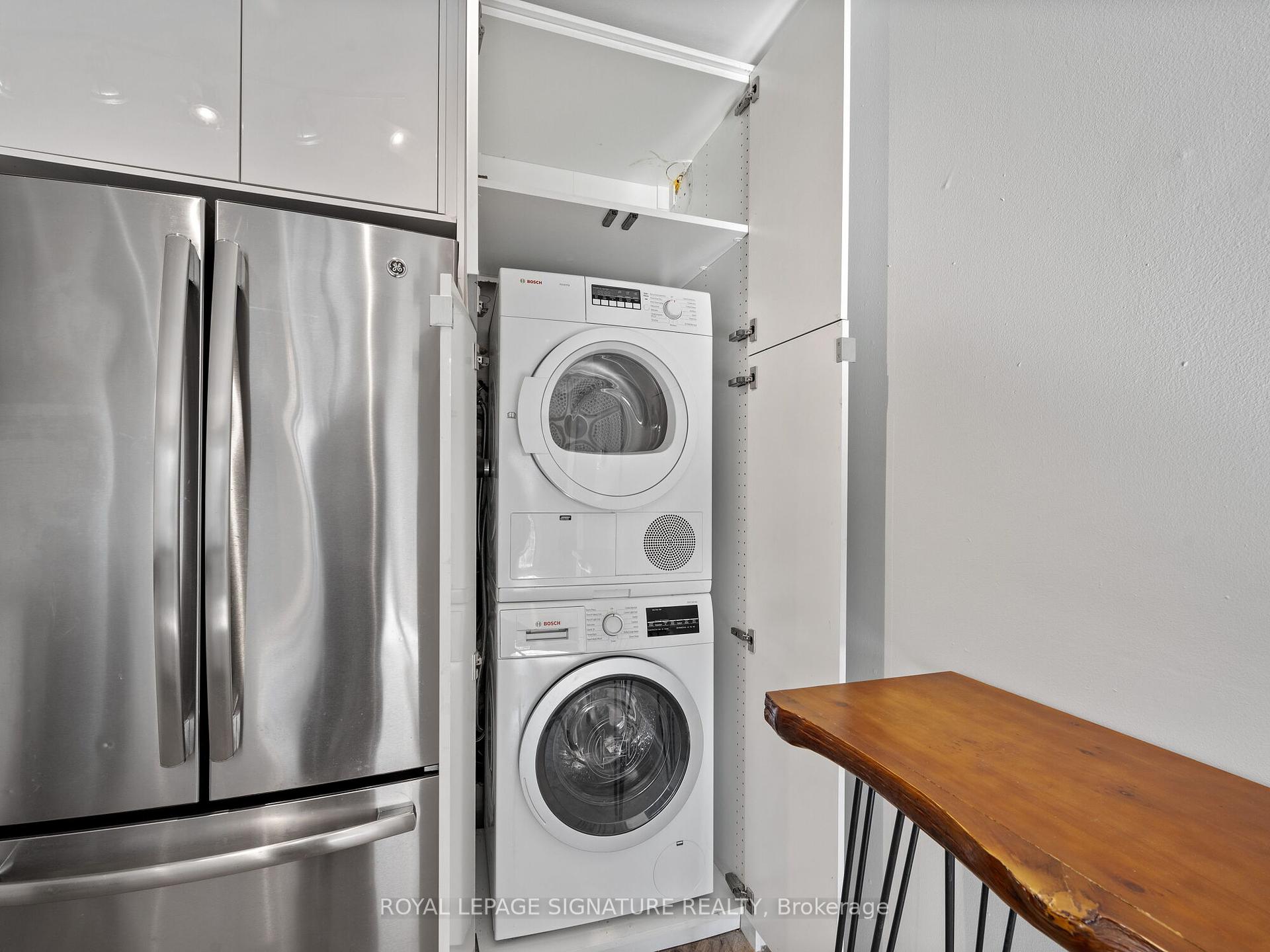 2 Bedrooms Condo at 28 Victoria, Hamilton For sale