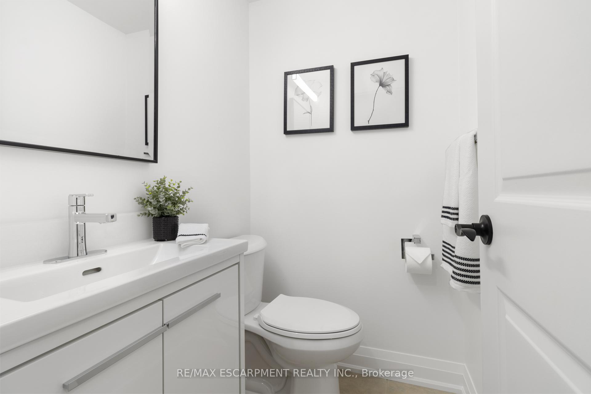 3 Bedrooms Condo at 2020 South Millway,  Mississauga For sale