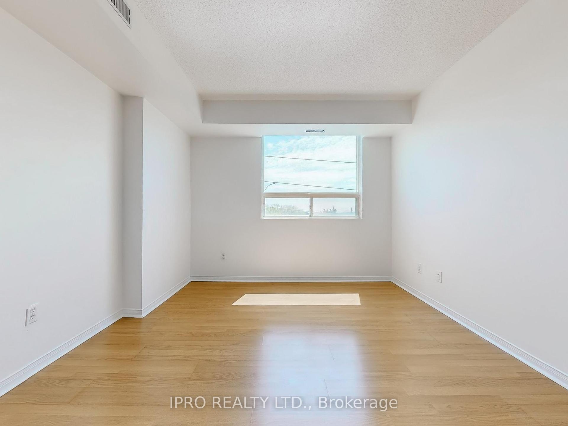 2 Bedrooms Condo at 32 Tannery, Mississauga For sale