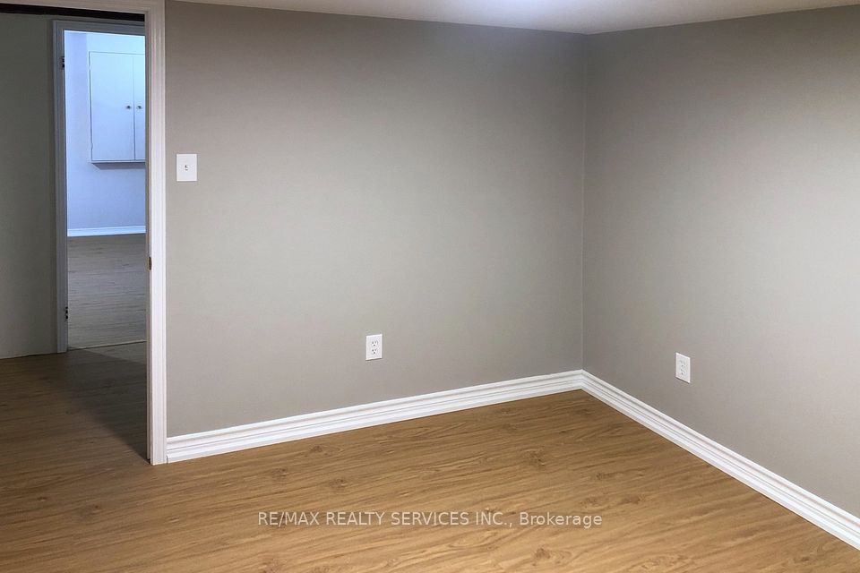 https://trreb-image.ampre.ca/640swxlXpbUTf9xn8UqNTMe71AAinHKx1JVEmX7Gdl4/rs:fit:960:960/wm:.5:so:0:50:.4/wmsh:10/wmt:PHNwYW4gZm9yZWdyb3VuZD0nd2hpdGUnIGZvbnQ9JzY4Jz5SRS9NQVggUkVBTFRZIFNFUlZJQ0VTIElOQy4sIEJyb2tlcmFnZTwvc3Bhbj4/L3RycmViL2xpc3RpbmdzLzQwLzk4Lzg1Lzc1L3AvZmM5ZjMwNDctMzgwZC00OTUyLThlZmEtMzY4NjMyNmVmNDU0LmpwZWc.jpg
