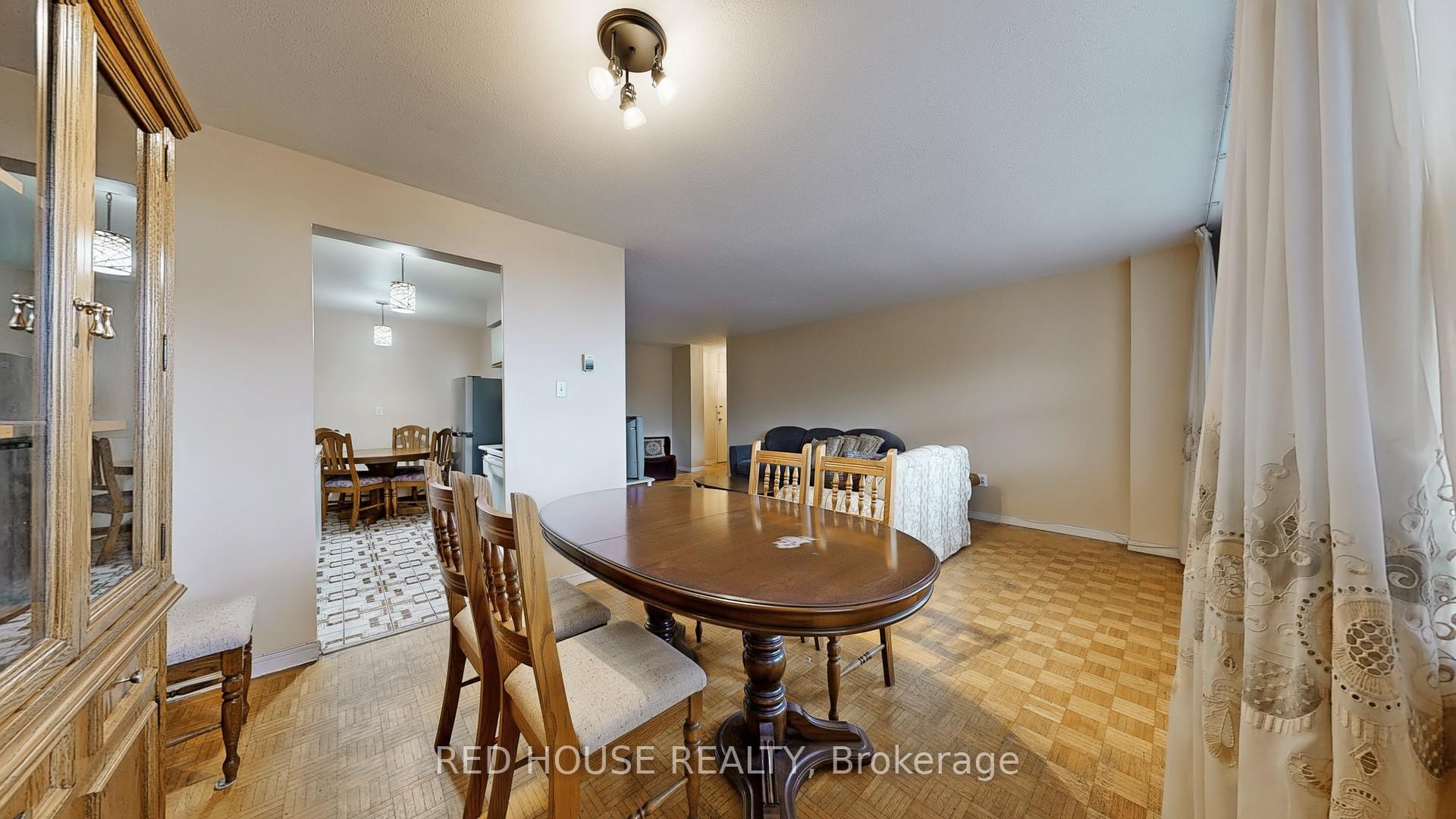 2 Bedrooms Condo at 5 Frith, Toronto For sale