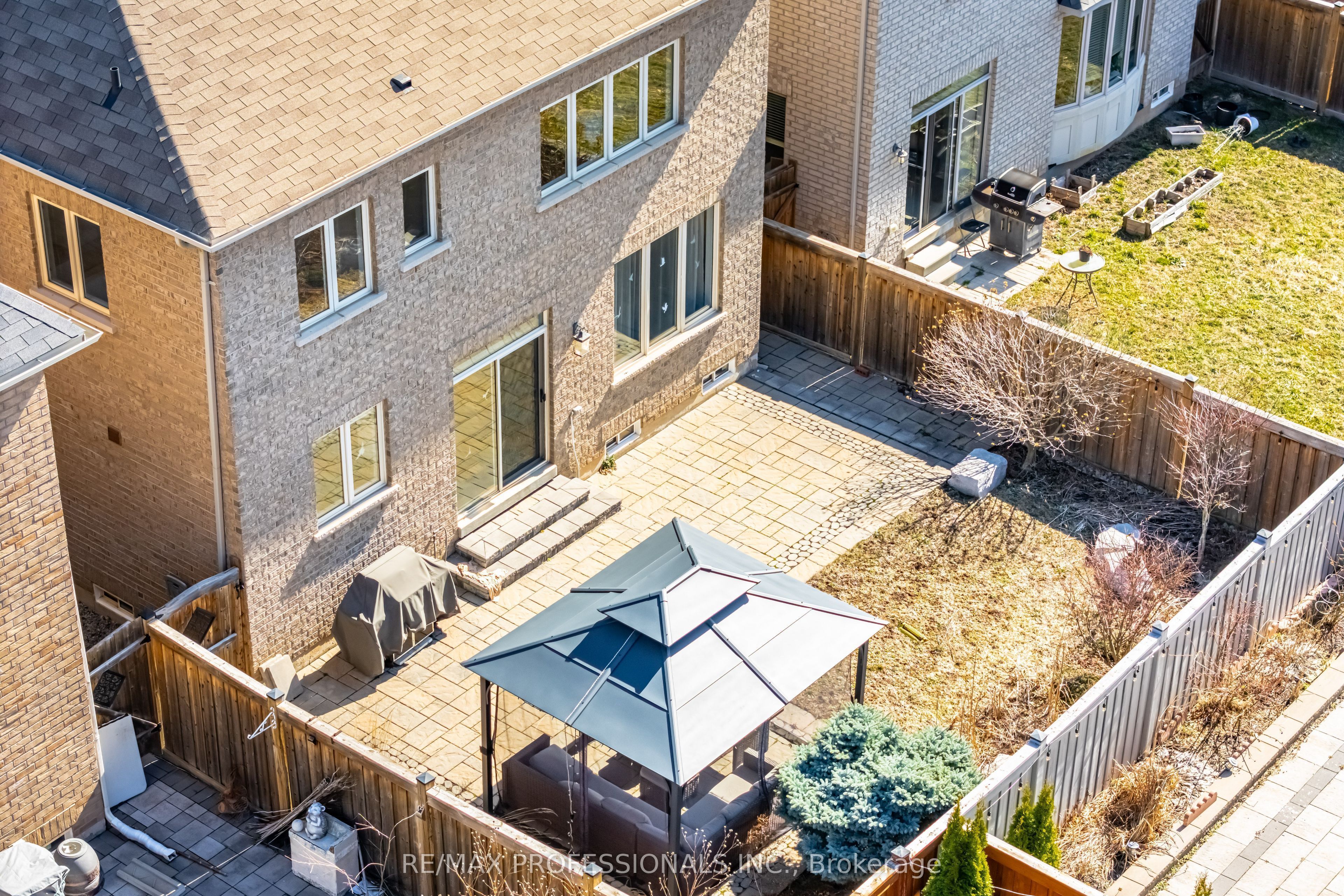 35 Lampman Crescent