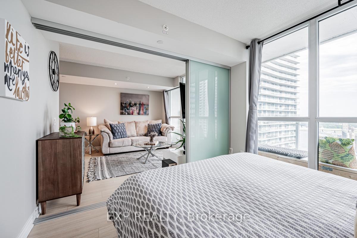 2 Bedrooms Condo at 85 Queens Wharf, Toronto For sale