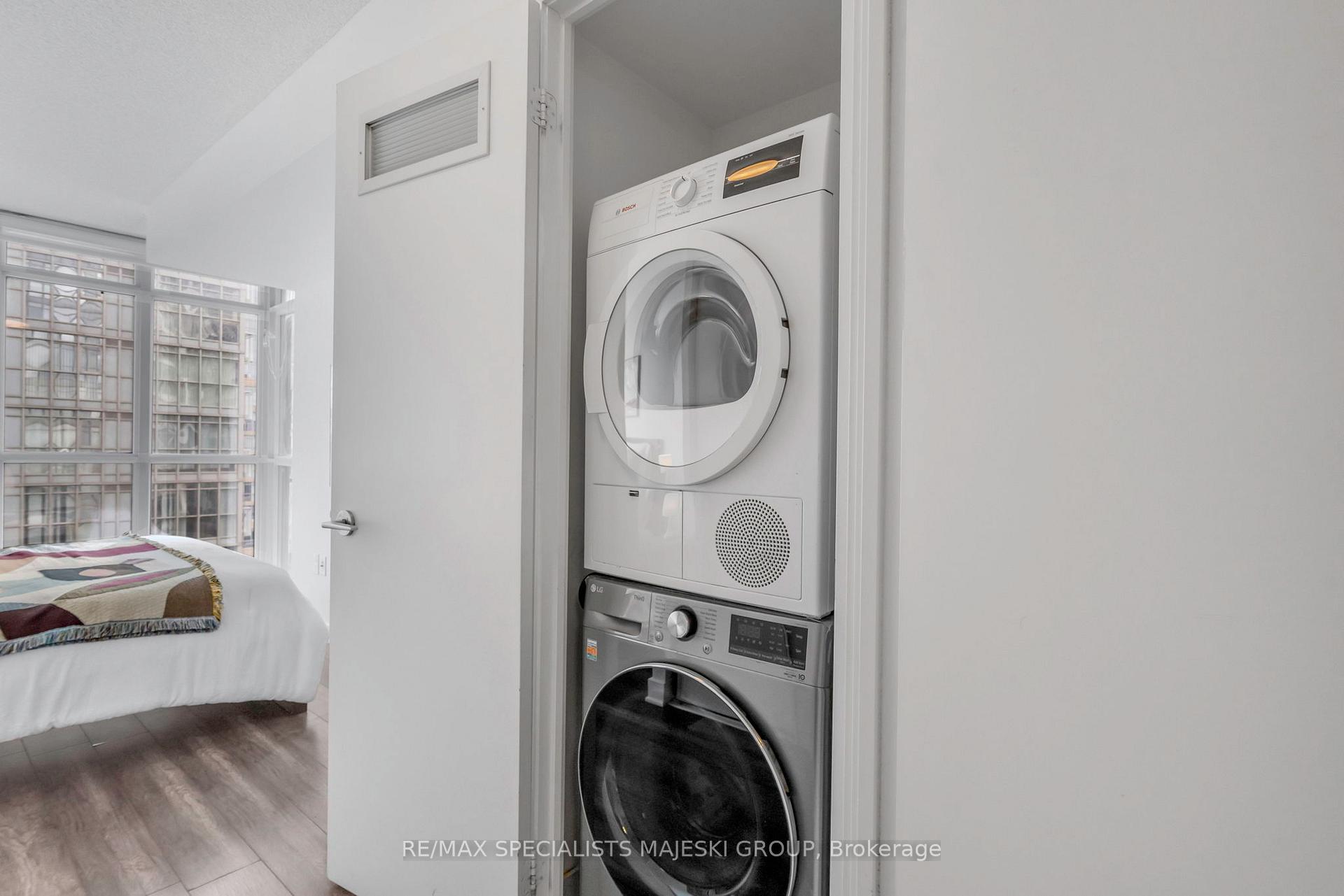 2 Bedrooms Condo at 21 Iceboat,  Toronto For sale