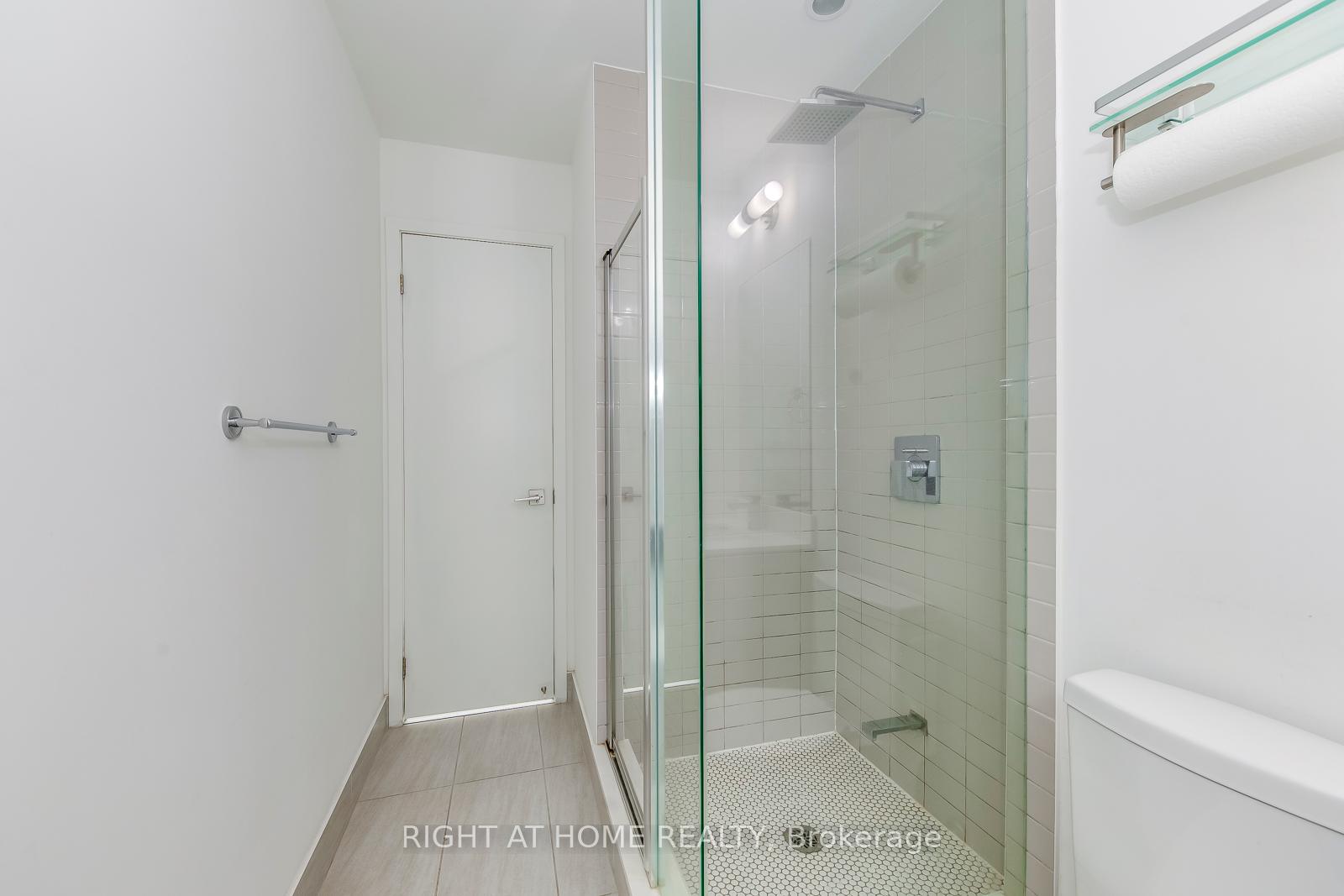 2 Bedrooms Condo at 2916 Highway 7, Vaughan For sale