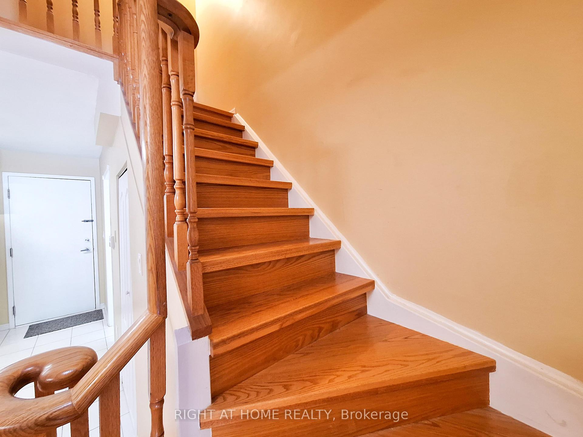 4 Bedrooms Condo at 821 Grandview, Toronto For sale