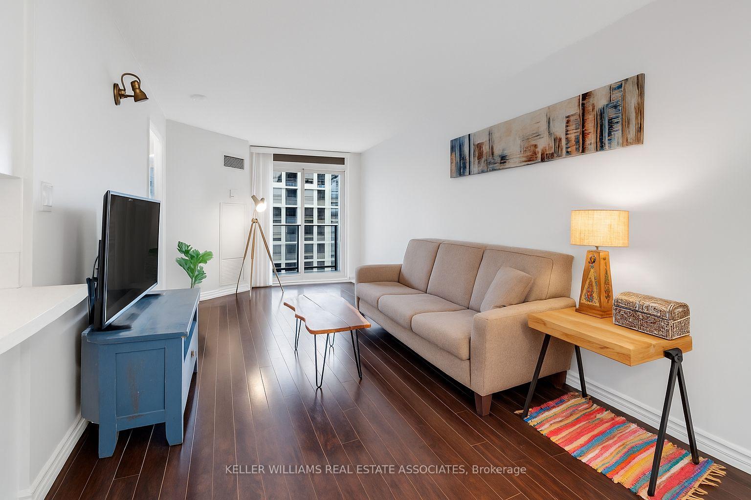 2 Bedrooms Condo at 3 Rean, Toronto For sale