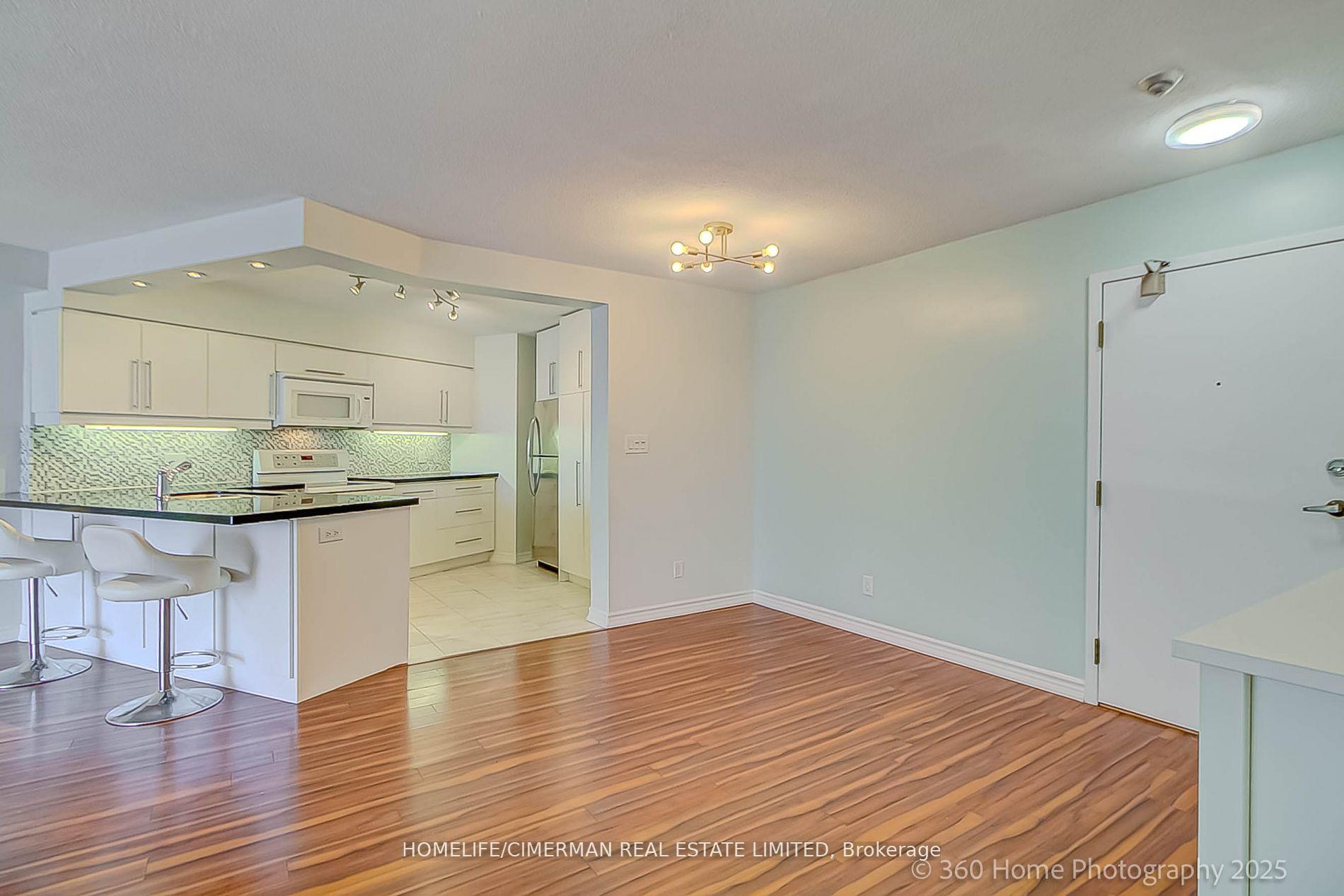 2 Bedrooms Condo at 20 Southport, Toronto For sale