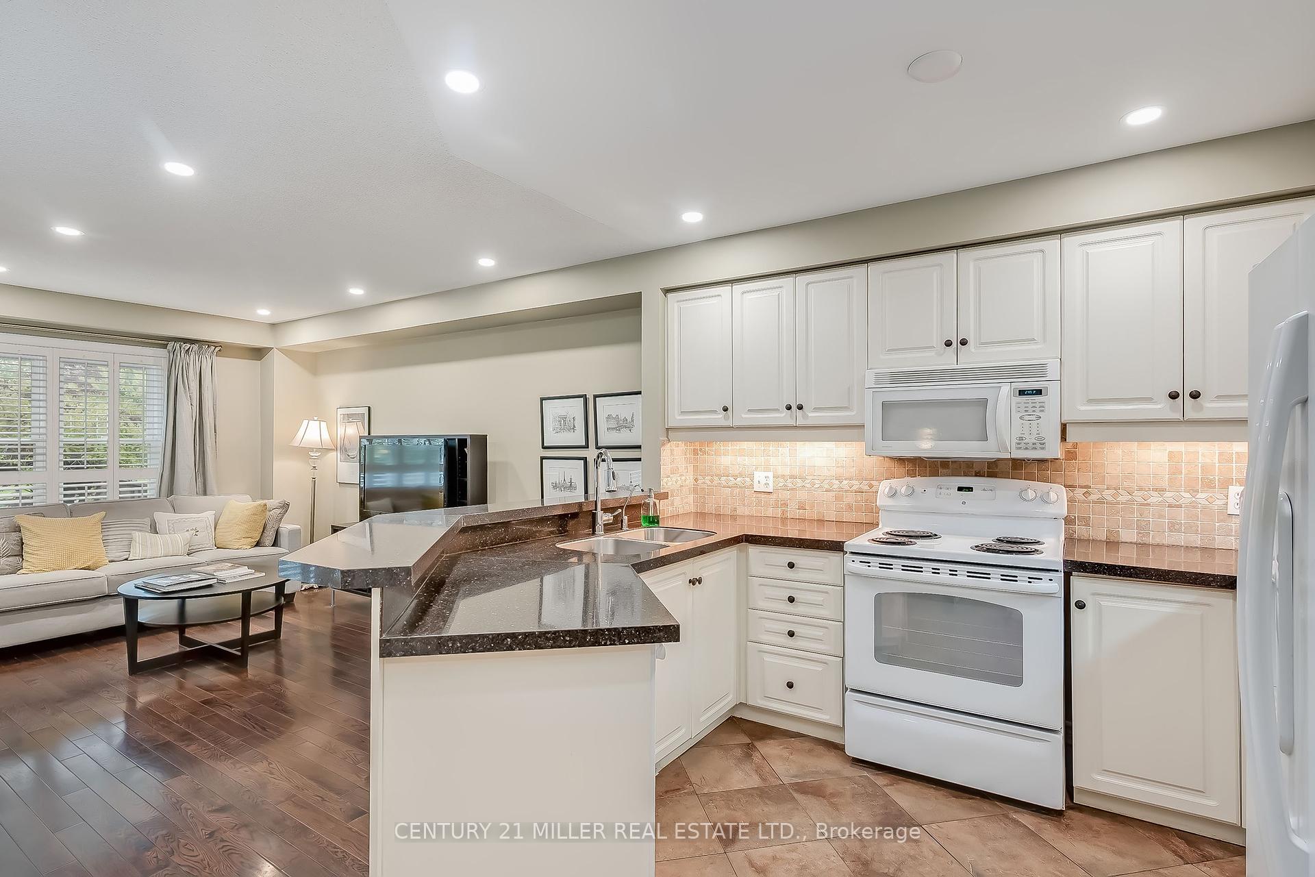 3 Bedrooms Condo at 1240 Westview, Oakville For sale