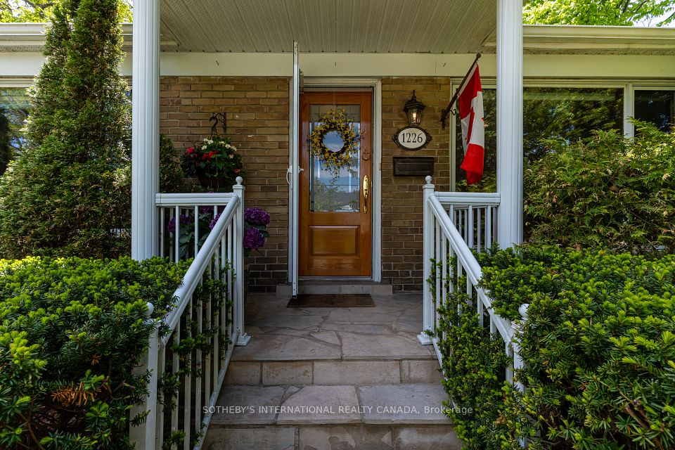 1226 Crossfield