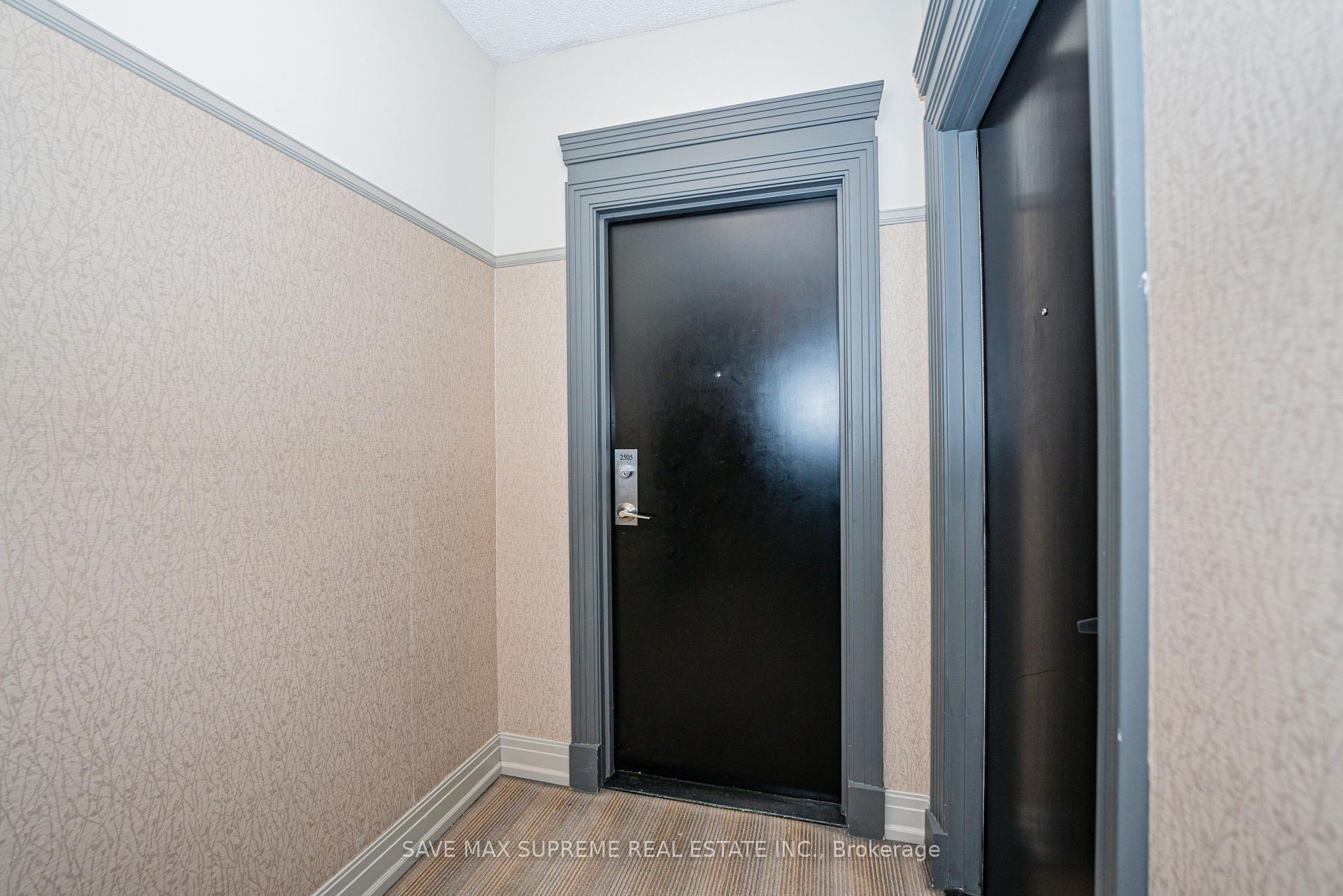 1 Bedroom Condo at 388 Prince Of Wales,  Mississauga For sale