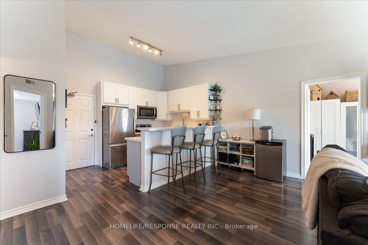2 Bedrooms Condo at 1820 Walker’s, Burlington For sale