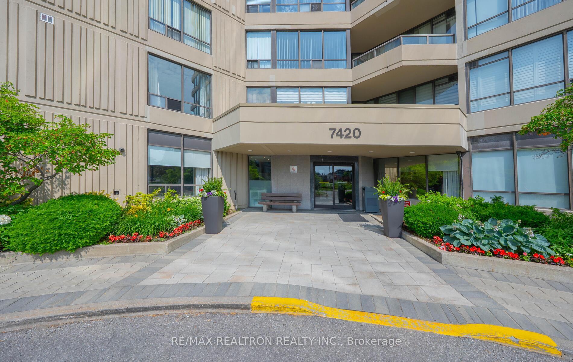 2 Bedrooms Condo at 7420 Bathurst, Vaughan For sale
