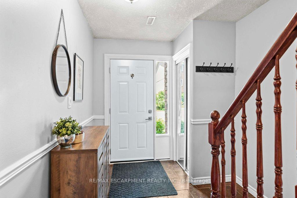 3 Bedrooms Condo at 29 HERITAGE, Hamilton For sale