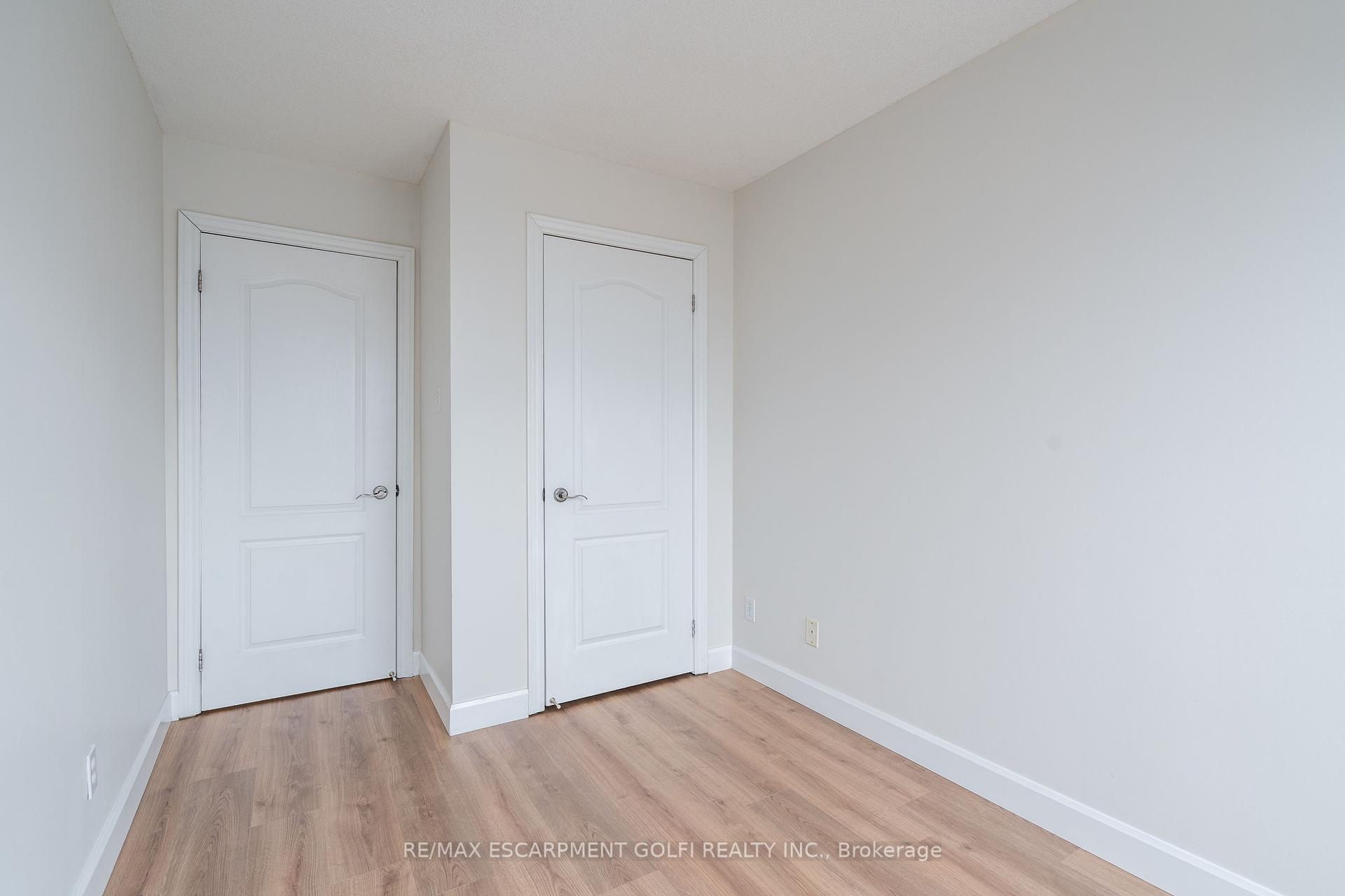 2 Bedrooms Condo at 135 James, Hamilton For sale