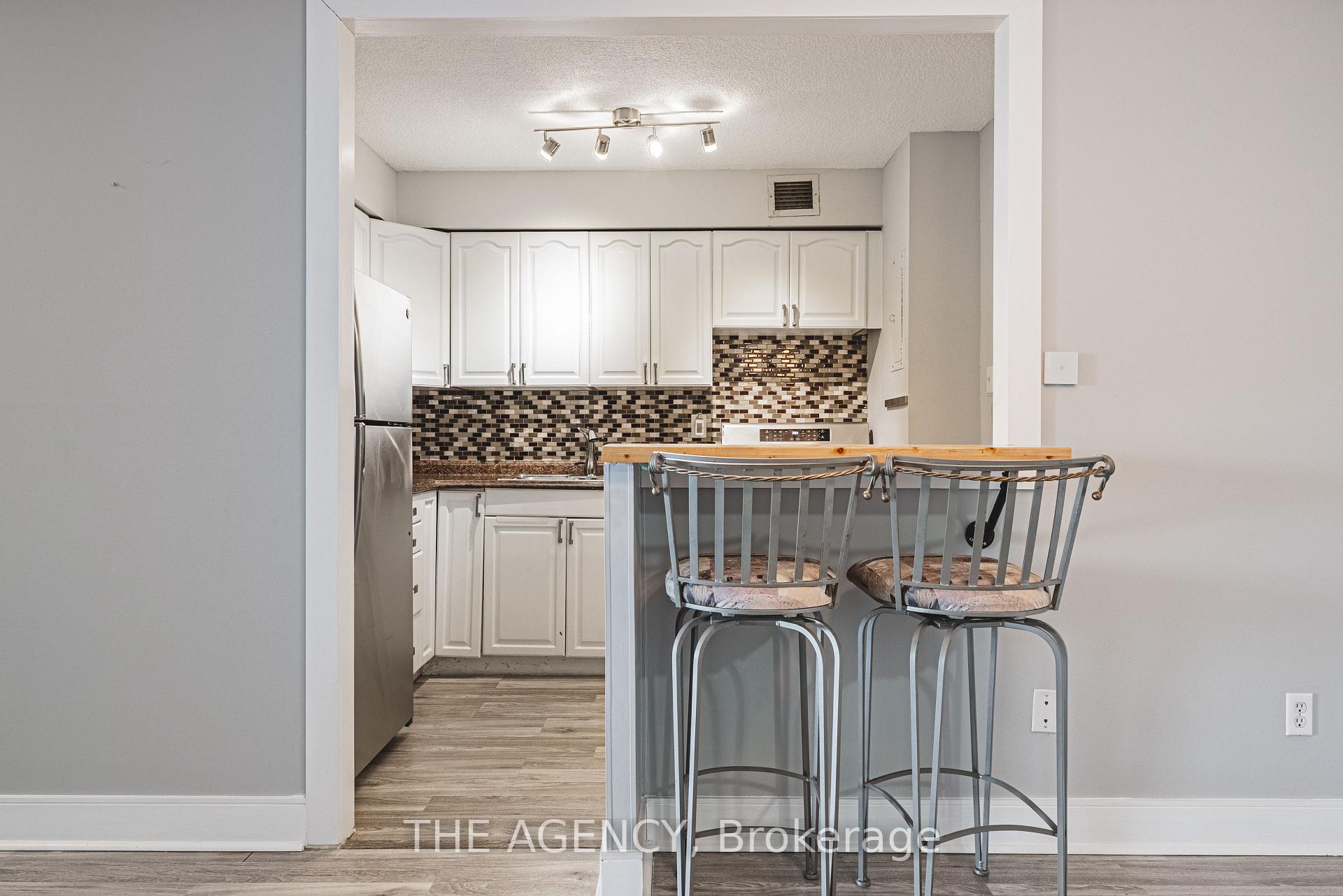 1 Bedroom Condo at 975 Warwick, Burlington For sale