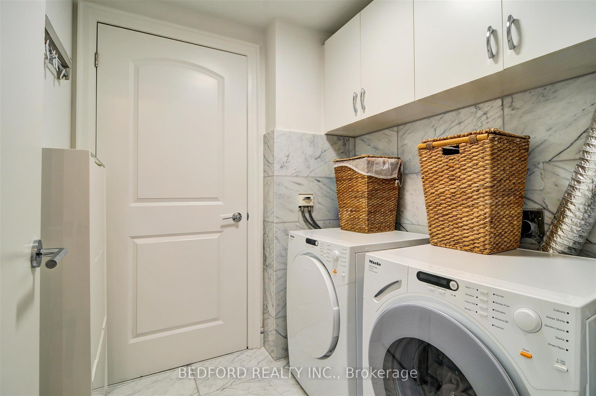 3 Bedrooms Condo at 1 Bedford,  Toronto For sale
