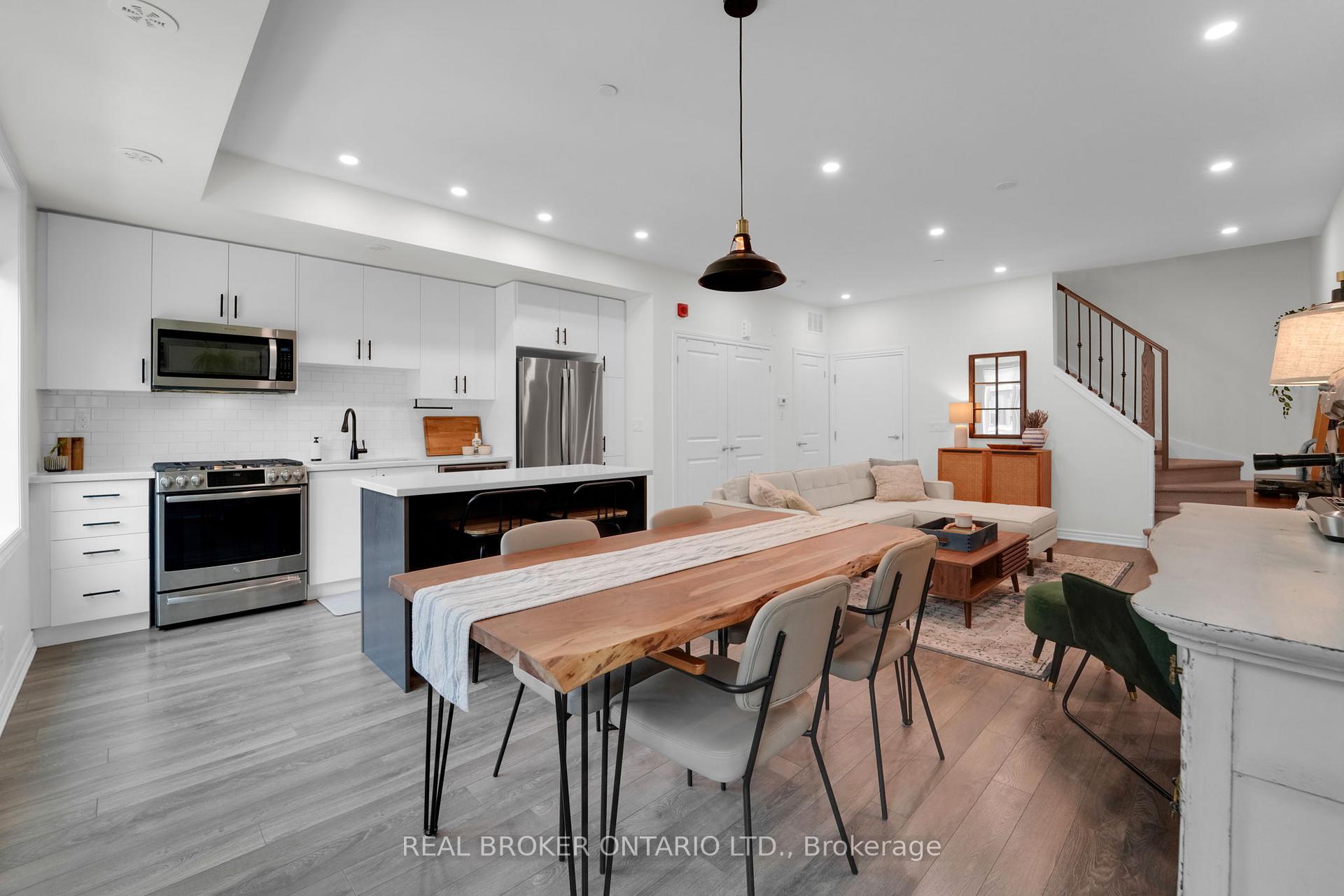 2 Bedrooms Condo at 100 Long Branch, Toronto For sale