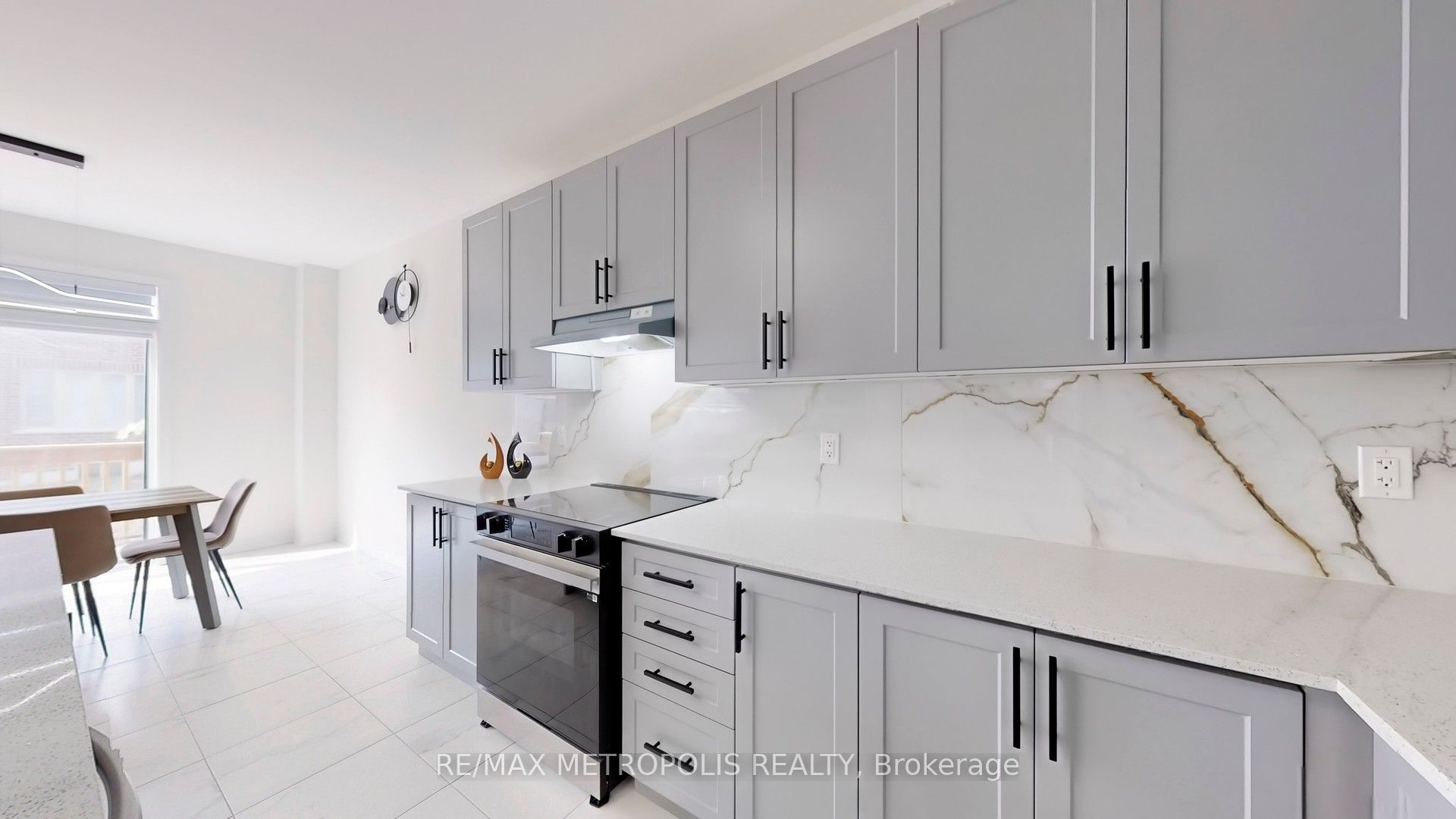 1315 Davis Loop