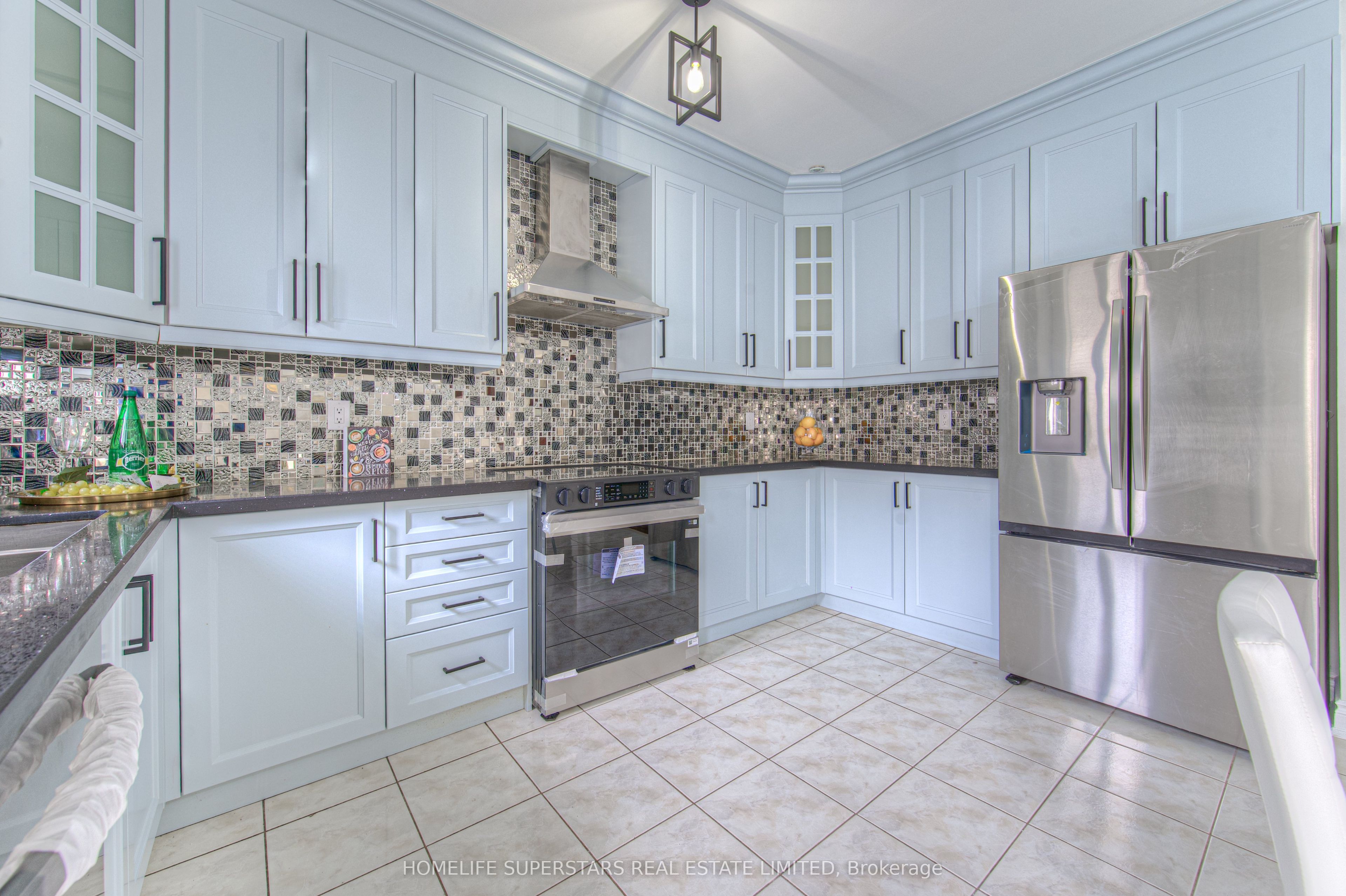 5676 Fantasia Manor