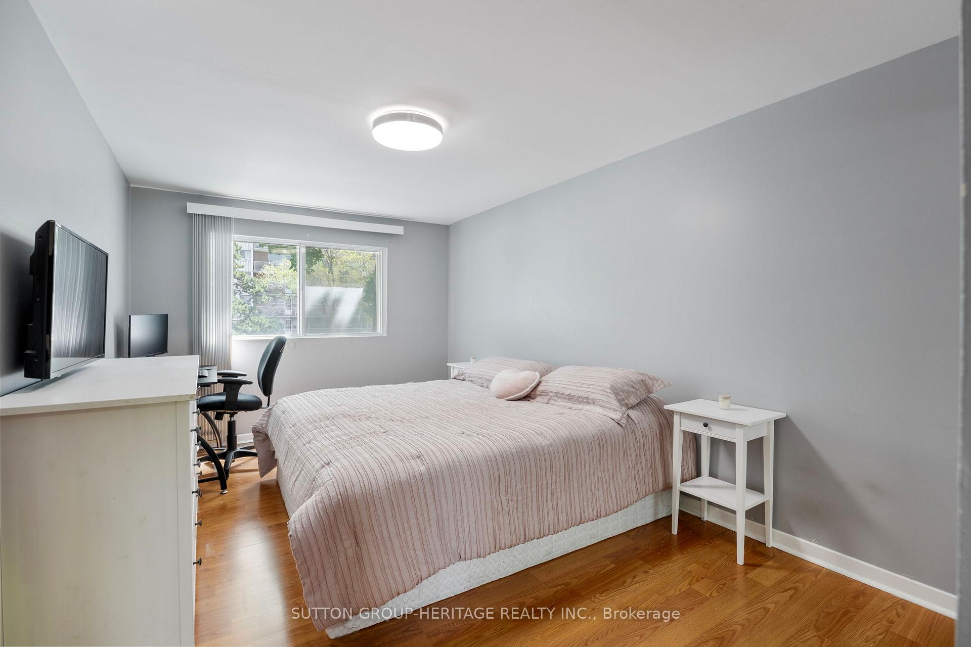 4 Bedrooms Condo at 40 Dundalk, Toronto For sale