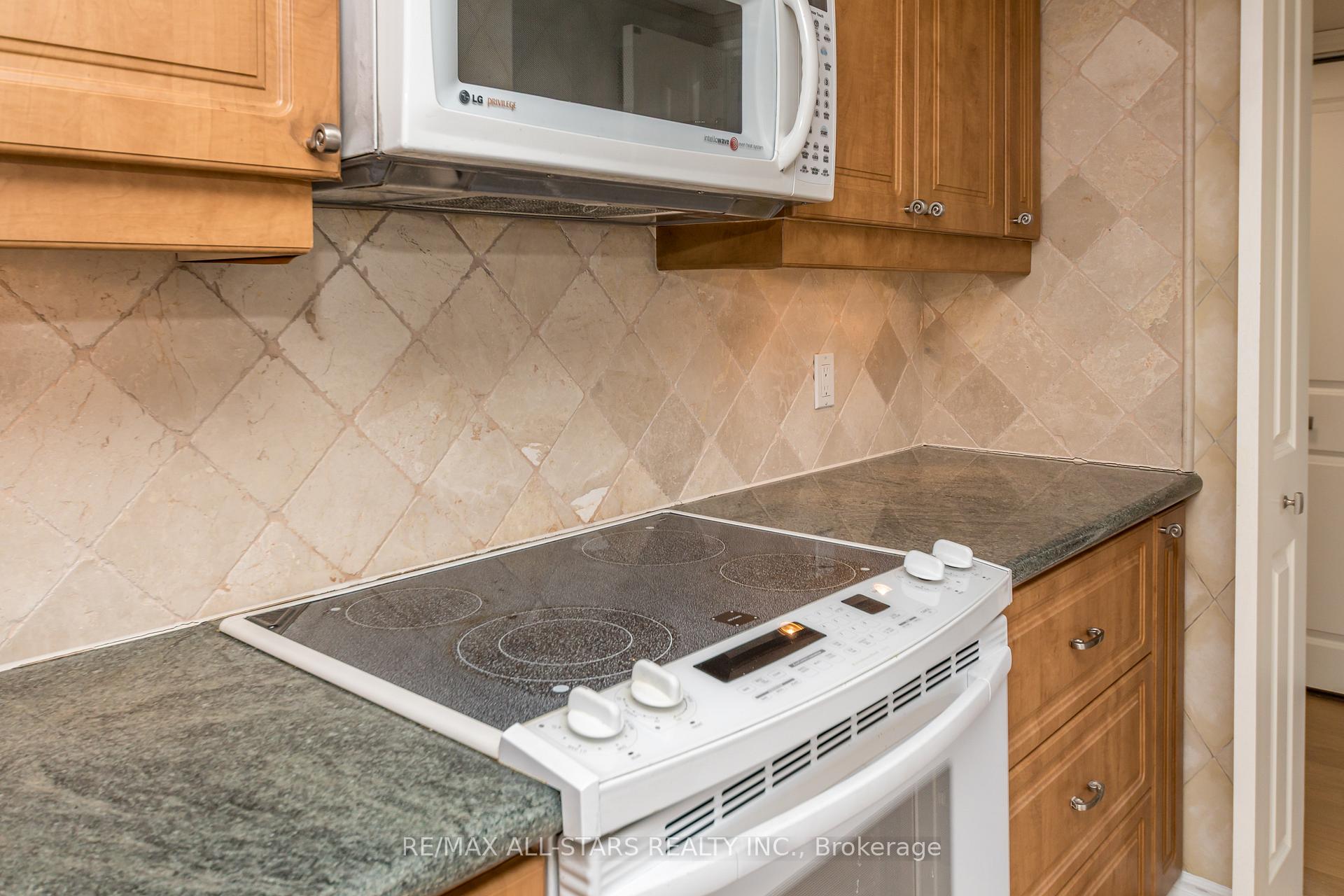 1 Bedroom Condo at 55 Harbour, Toronto For sale