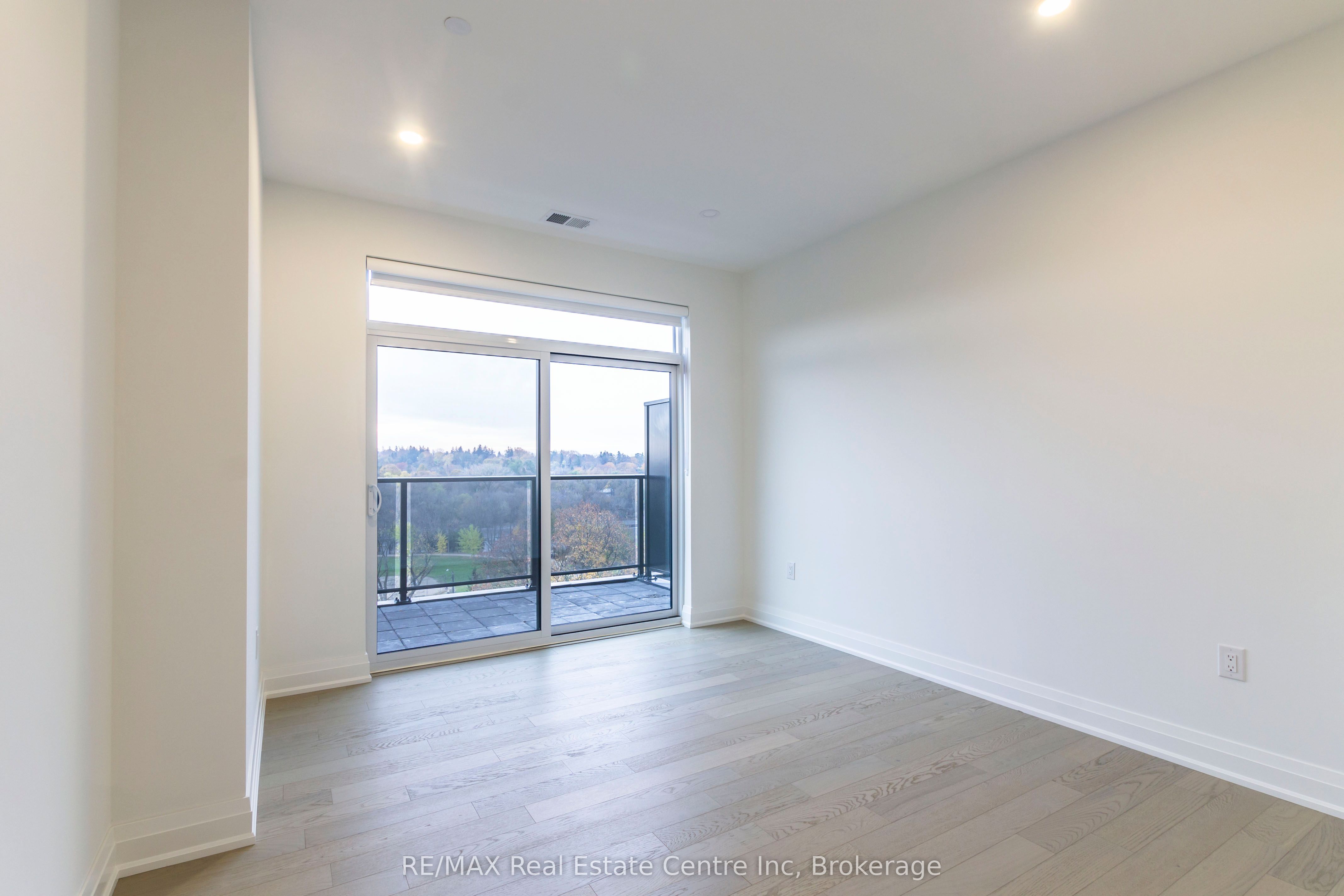 71 Wyndham Street S, #701