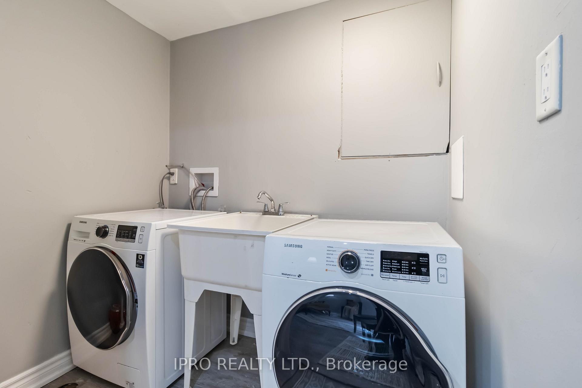 3 Bedrooms Condo at 3345 Silverado, Mississauga For sale