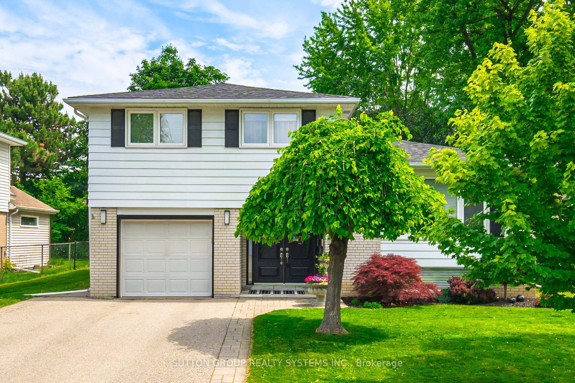 11 Richmond Drive, Brampton, ON L6W 2E7