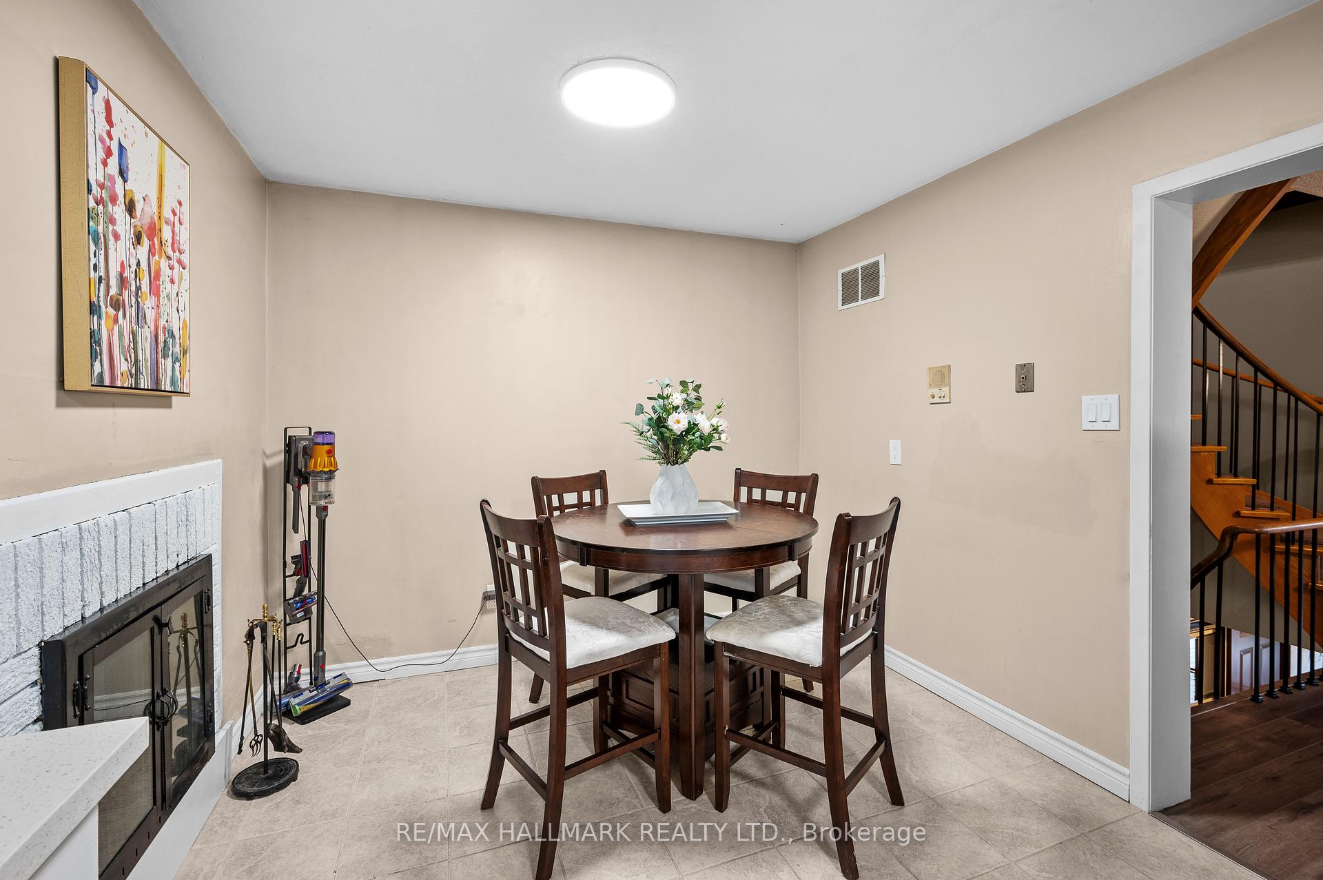 3 Bedrooms Condo at 6679 Shelter Bay,  Mississauga For sale