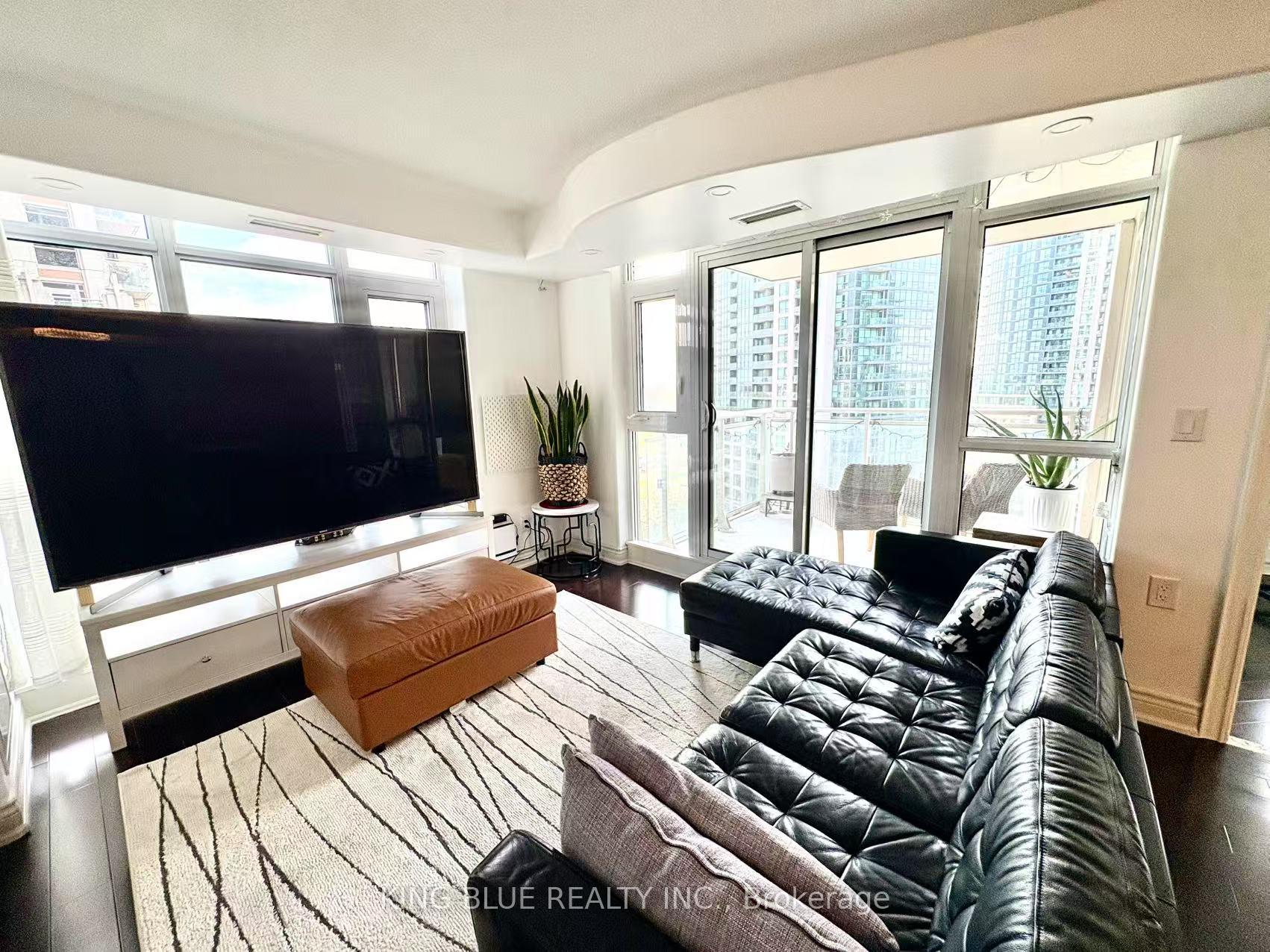 3 Bedrooms Condo at 35 Bastion,  Toronto For sale