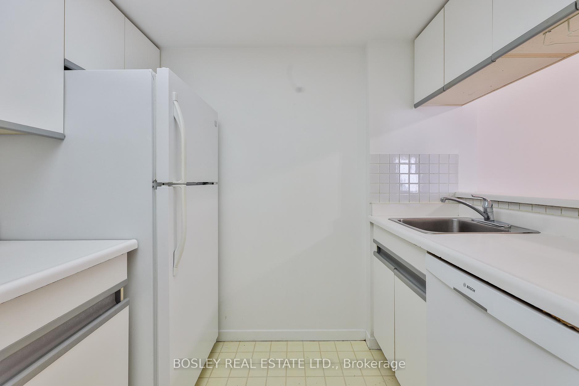 2 Bedrooms Condo at 1001 Bay, Toronto For sale