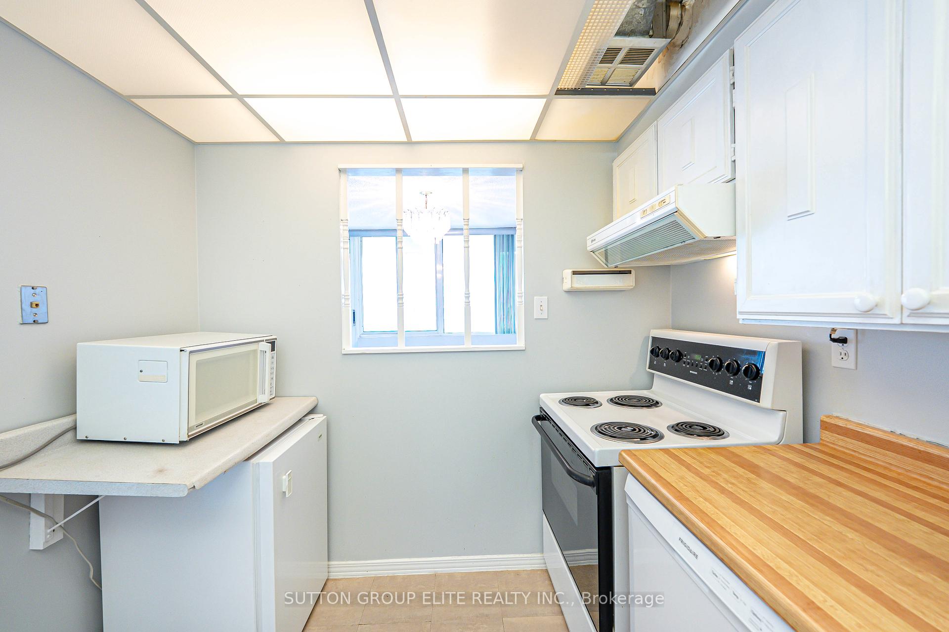 3 Bedrooms Condo at 3590 Kaneff,  Mississauga For sale