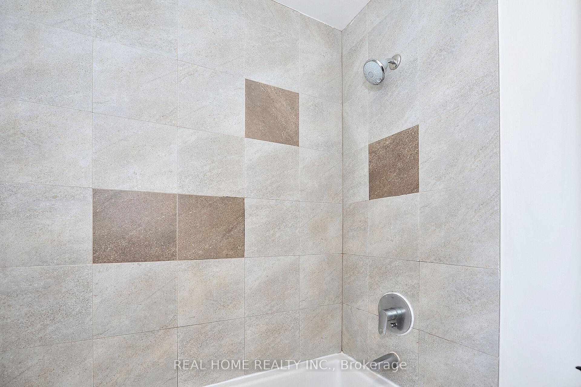 2 Bedrooms Condo at 10 Farina Mill,  Toronto For sale