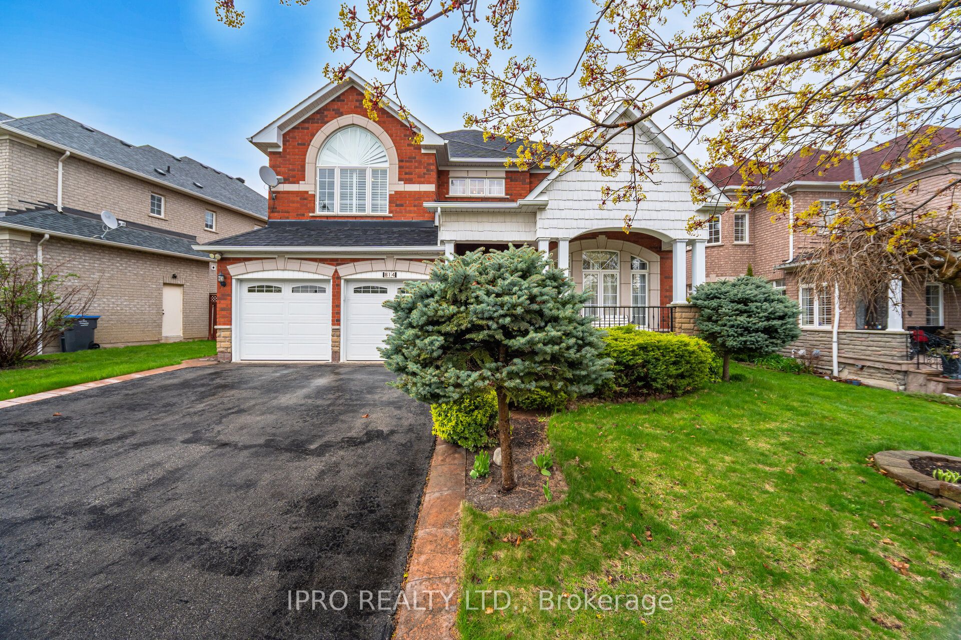 814 Craig Carrier Court, Mississauga, ON L5W 1A6