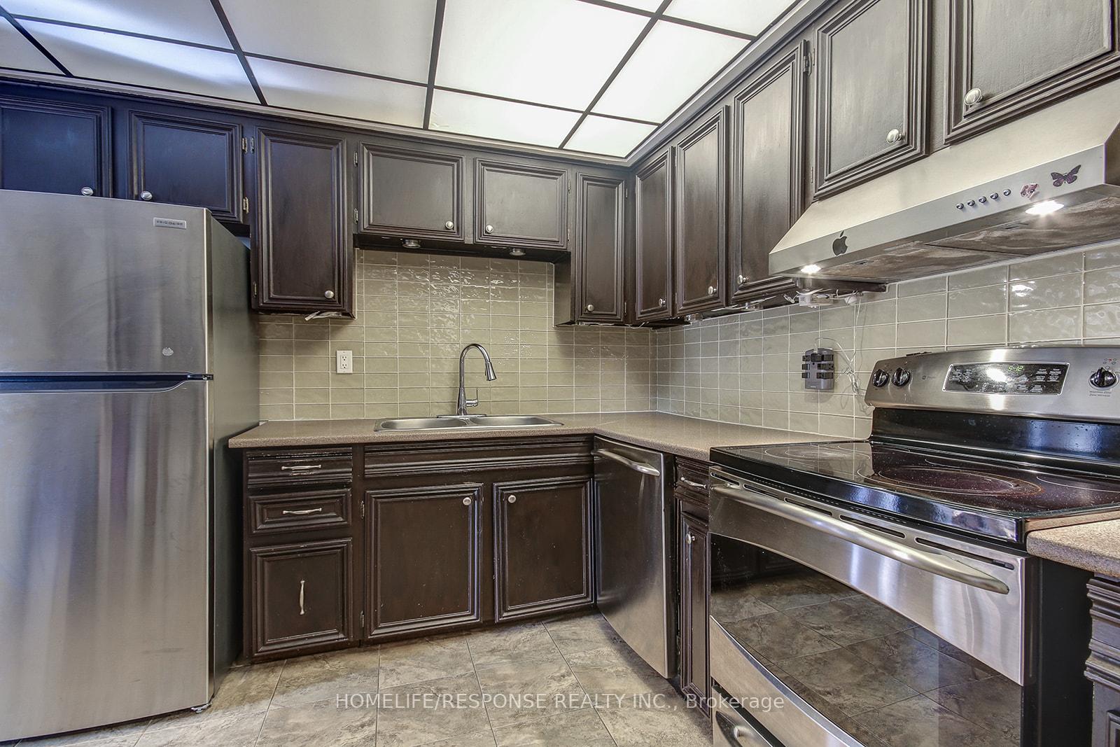 3 Bedrooms Condo at 2120 RATHBURN, Mississauga For sale