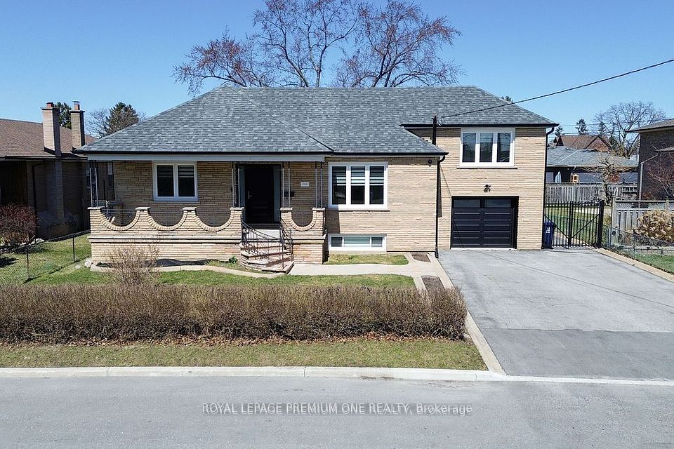 286 Waterloo Avenue, Toronto, ON M3H 3Z8