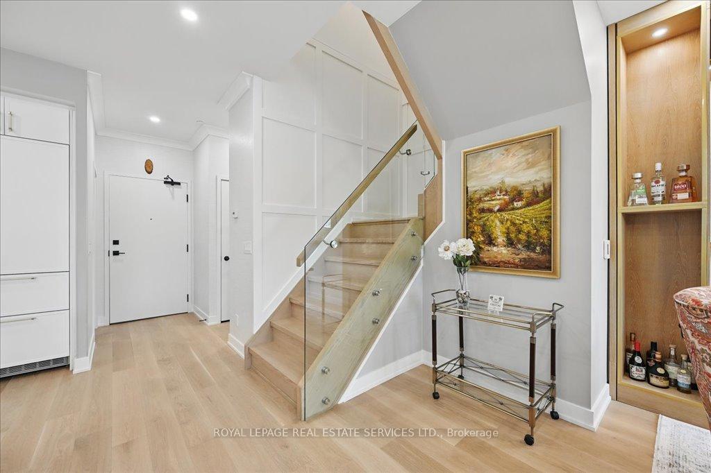 3 Bedrooms Condo at 2489 Taunton, Oakville For sale