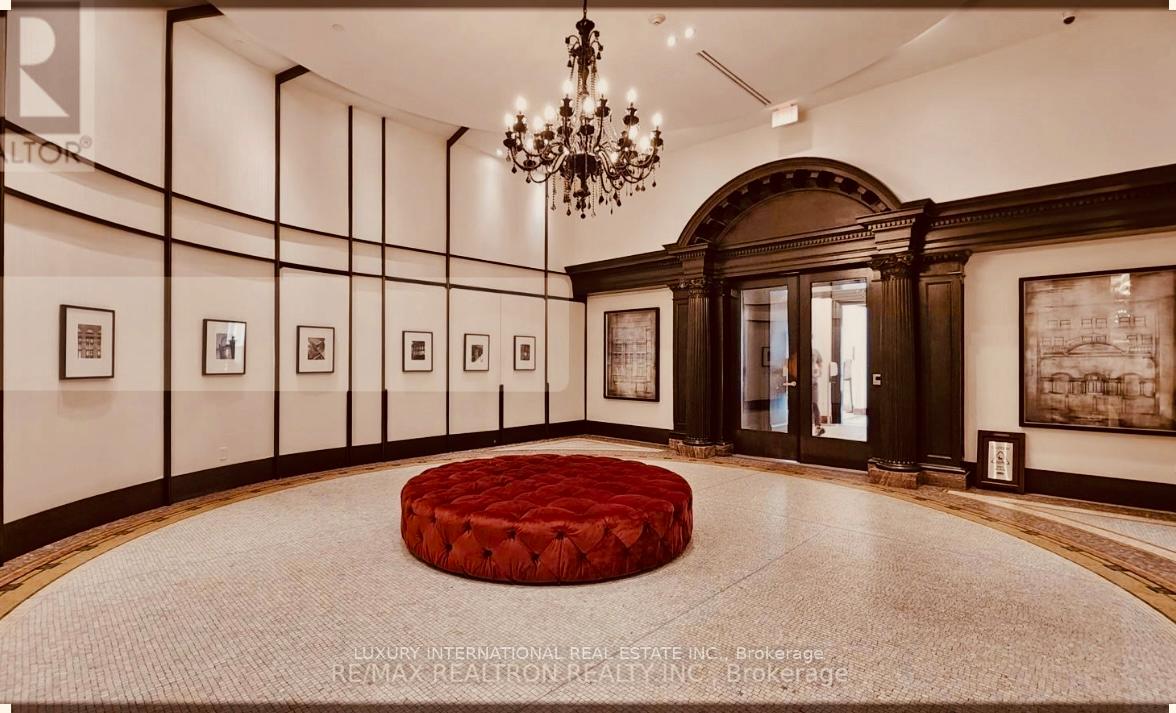 2 Bedrooms Condo at 197 Yonge, Toronto For sale