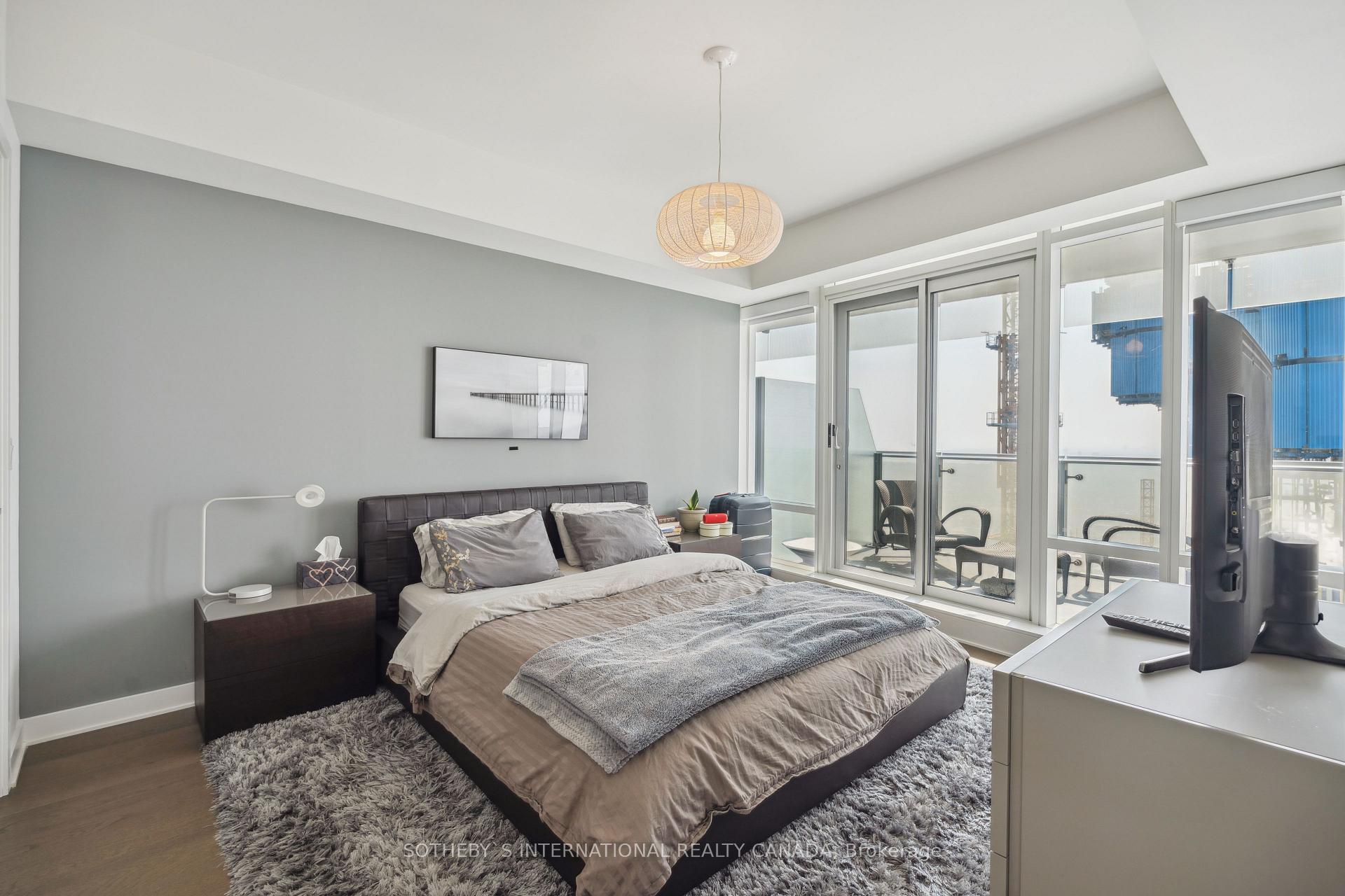 3 Bedrooms Condo at 1 Bloor,  Toronto For sale