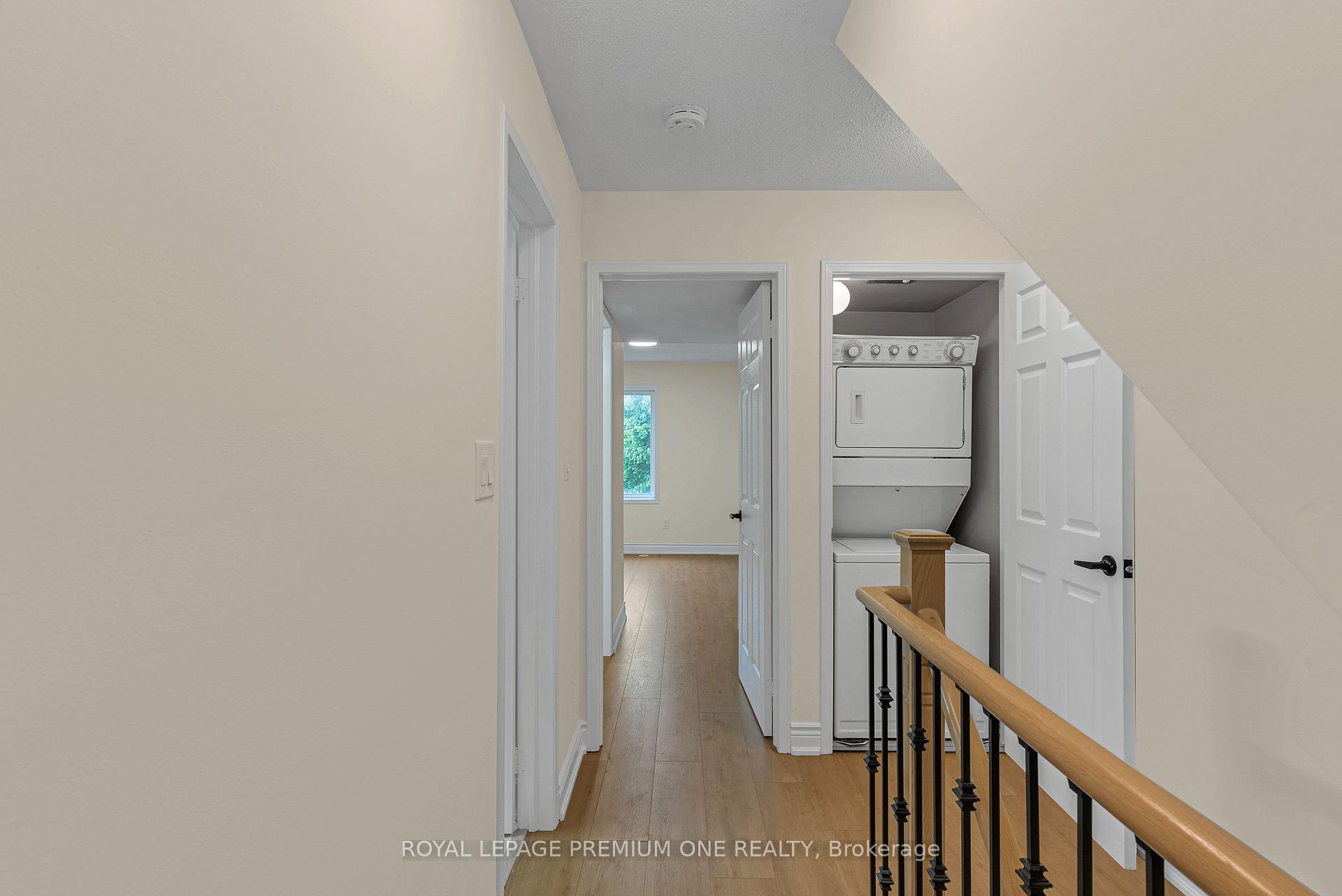 3 Bedrooms Condo at 65 Turntable, Toronto For sale