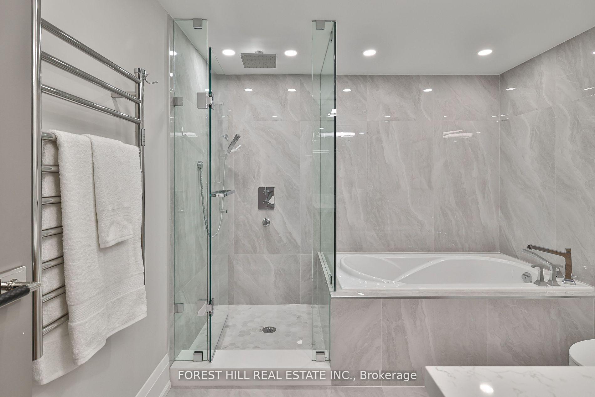 3 Bedrooms Condo at 33 University, Toronto For sale