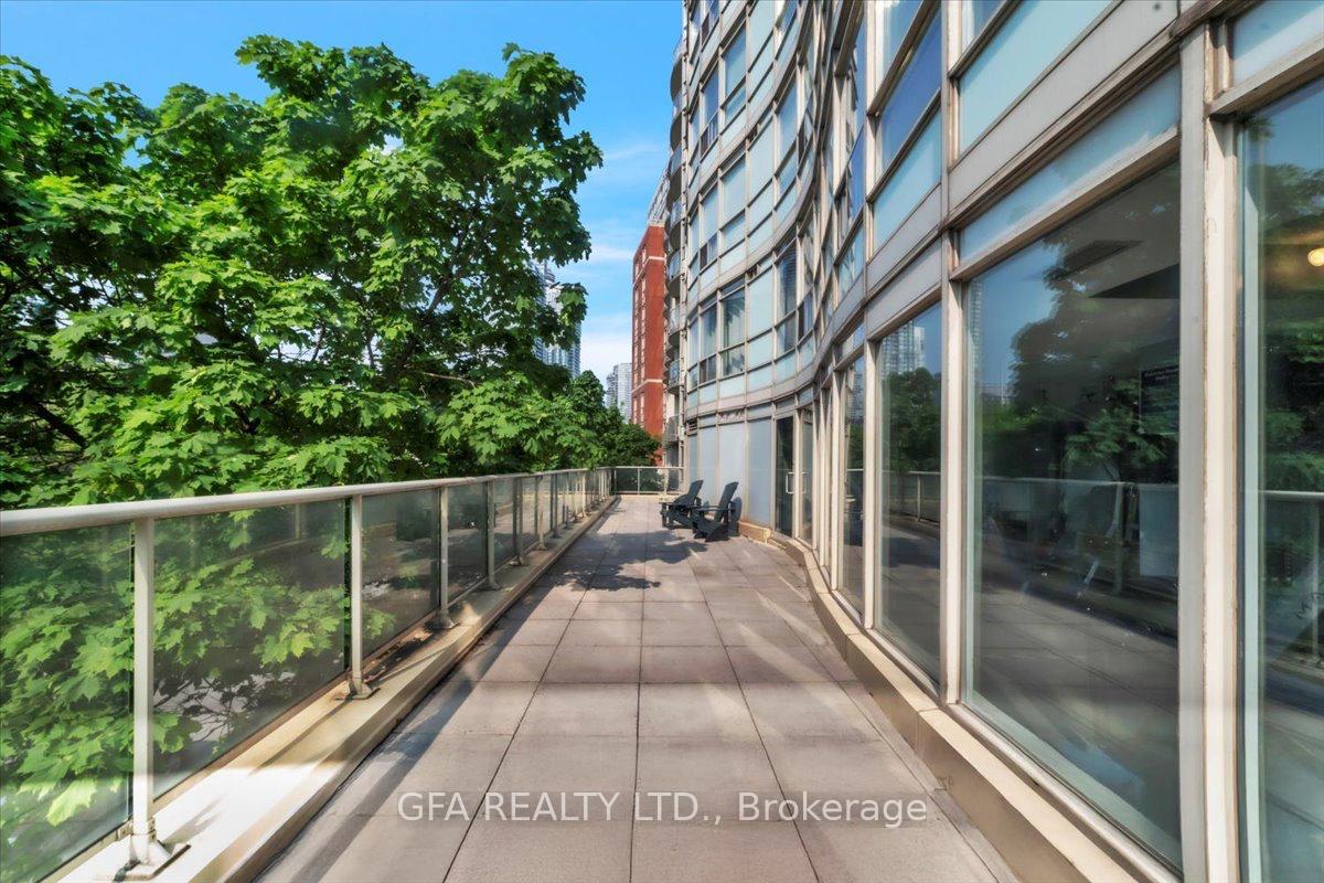 2 Bedrooms Condo at 550 Queens, Toronto For sale